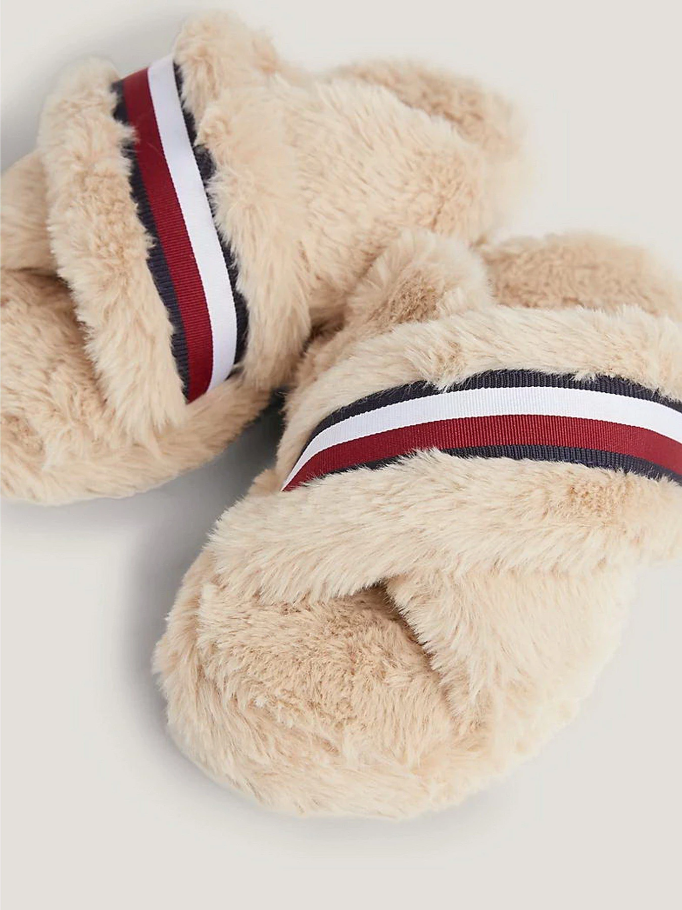Тапки Tommy Hilfiger Global Stripe Faux Fur Slippers модель FW0FW07551-ABO Фото