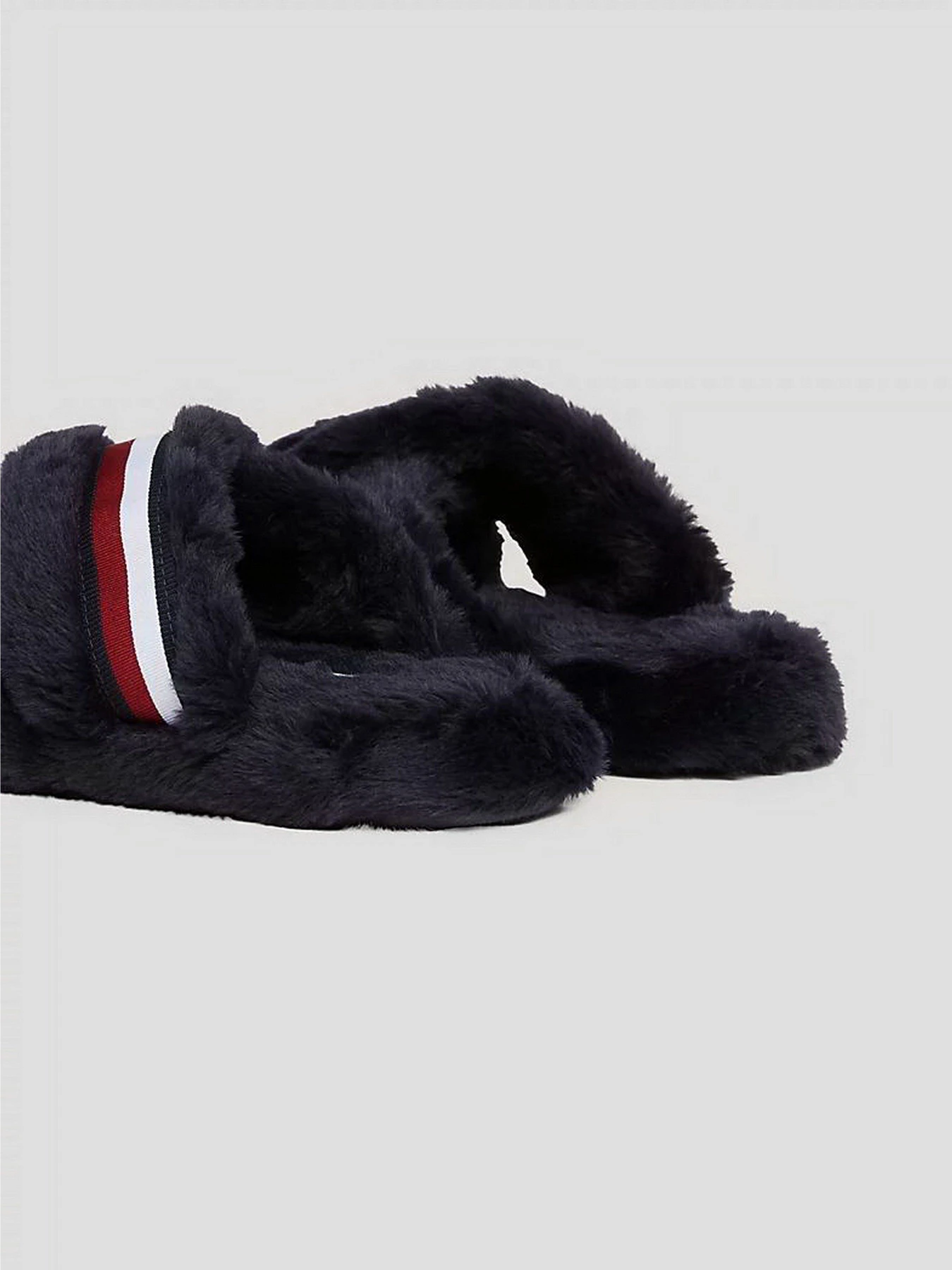 Капці Tommy Hilfiger Global Stripe Faux Fur Slippers модель FW0FW07551-DW6 Капці Tommy Hilfiger Global Stripe Faux Fur Slippers модель FW0FW07551-DW6 Фото