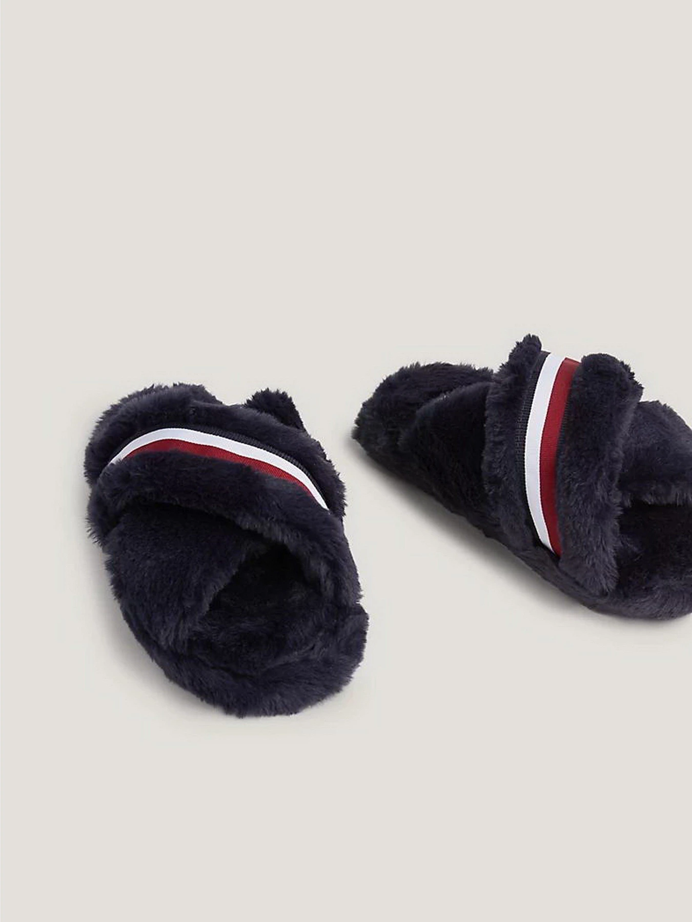Капці Tommy Hilfiger Global Stripe Faux Fur Slippers модель FW0FW07551-DW6 Капці Tommy Hilfiger Global Stripe Faux Fur Slippers модель FW0FW07551-DW6 Фото