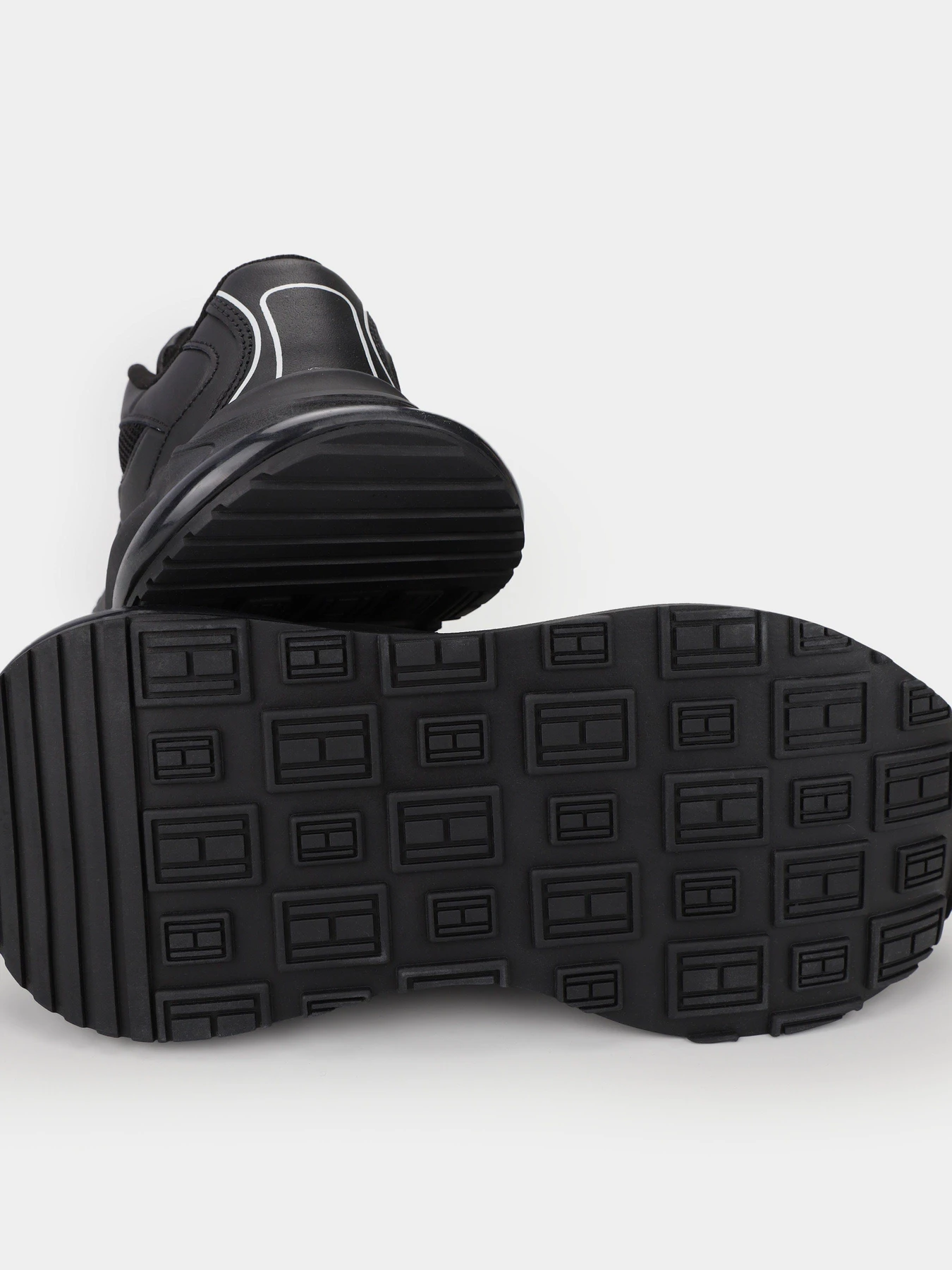 Кроссовки Tommy Hilfiger Chunky Runner модель EN0EN02247-BDS Кроссовки Tommy Hilfiger Chunky Runner модель EN0EN02247-BDS Фото