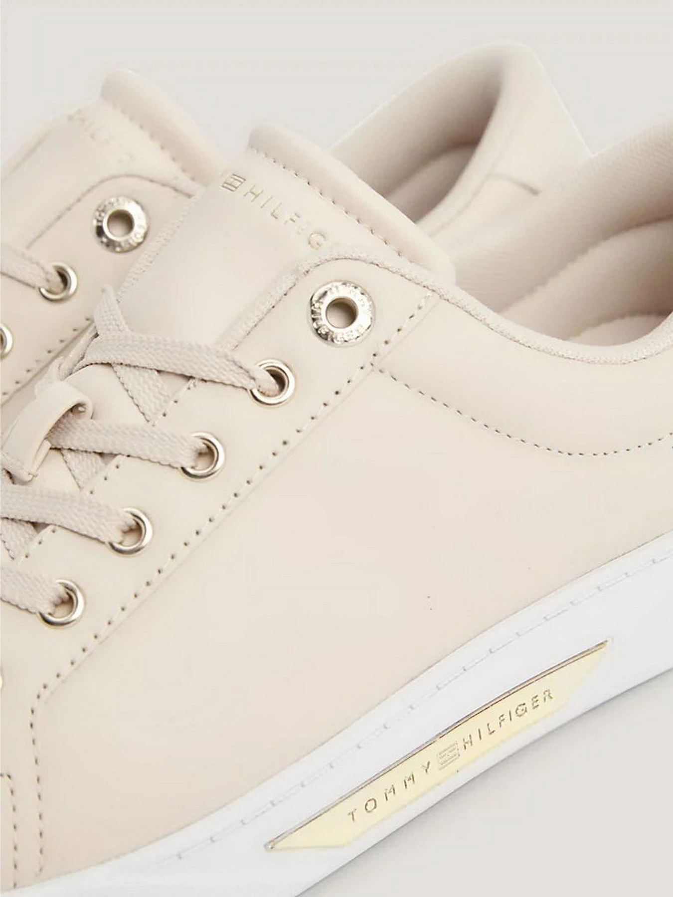 Кеды Tommy Hilfiger Genuine Leather Logo Detailed Sneaker модель FW0FW07560-ABH Кеды Tommy Hilfiger Genuine Leather Logo Detailed Sneaker модель FW0FW07560-ABH Фото