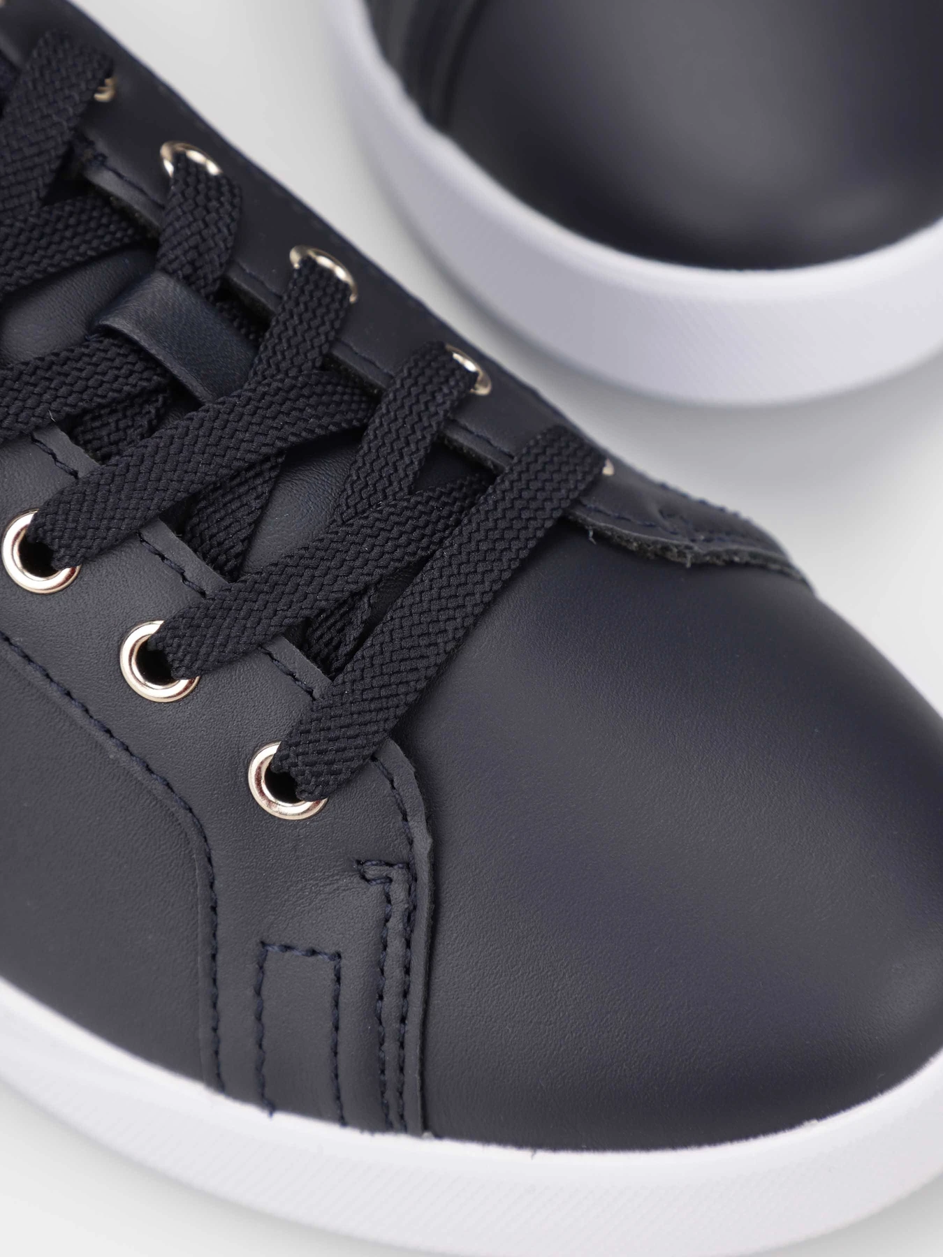 Кеды Tommy Hilfiger Genuine Leather Logo Detailed Sneaker модель FW0FW07560-DW6 Кеды Tommy Hilfiger Genuine Leather Logo Detailed Sneaker модель FW0FW07560-DW6 Фото