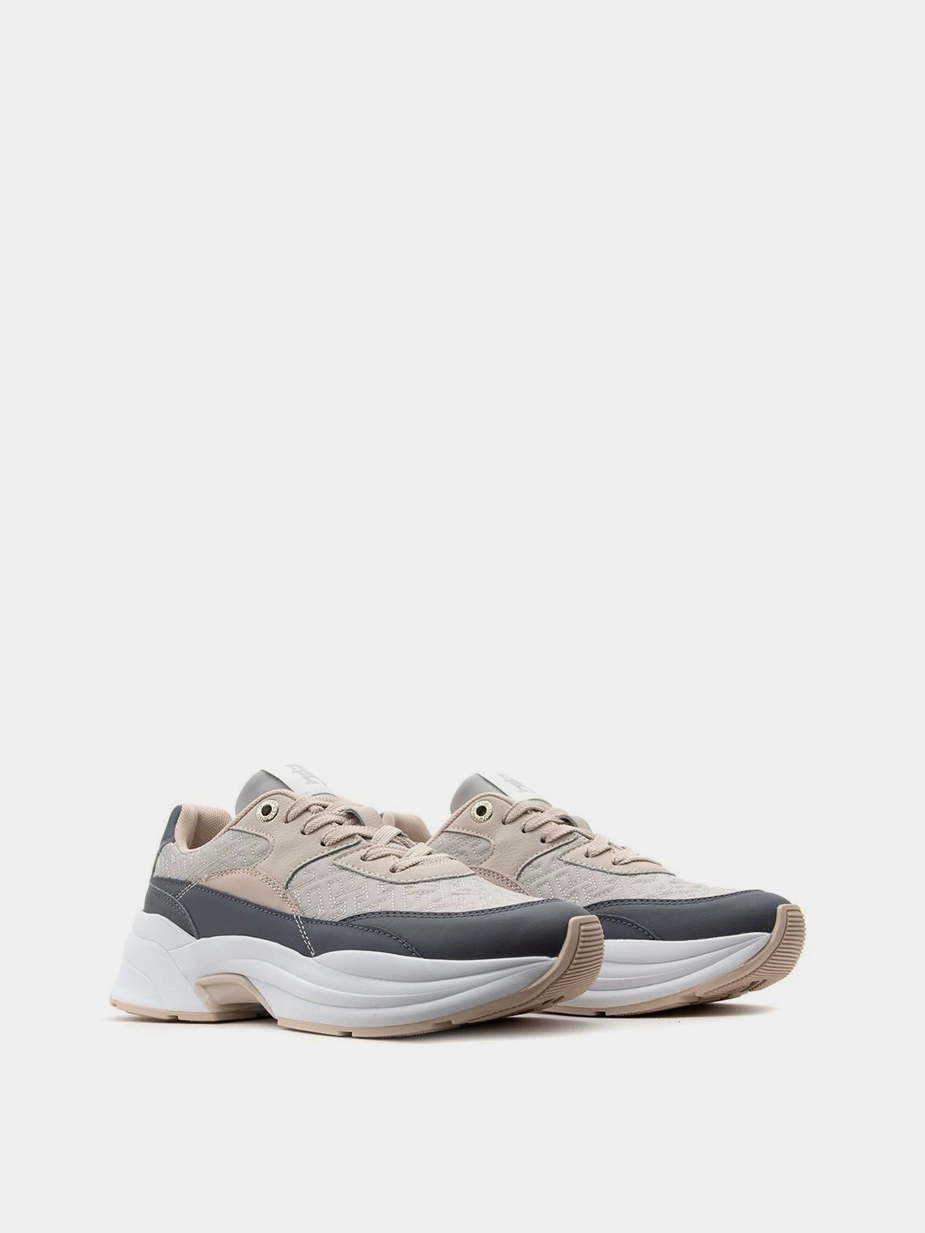 Кроссовки Tommy Hilfiger Monogram Chunky Sole Mid-Top Trainers модель FW0FW07572-PTP Кроссовки Tommy Hilfiger Monogram Chunky Sole Mid-Top Trainers модель FW0FW07572-PTP Фото