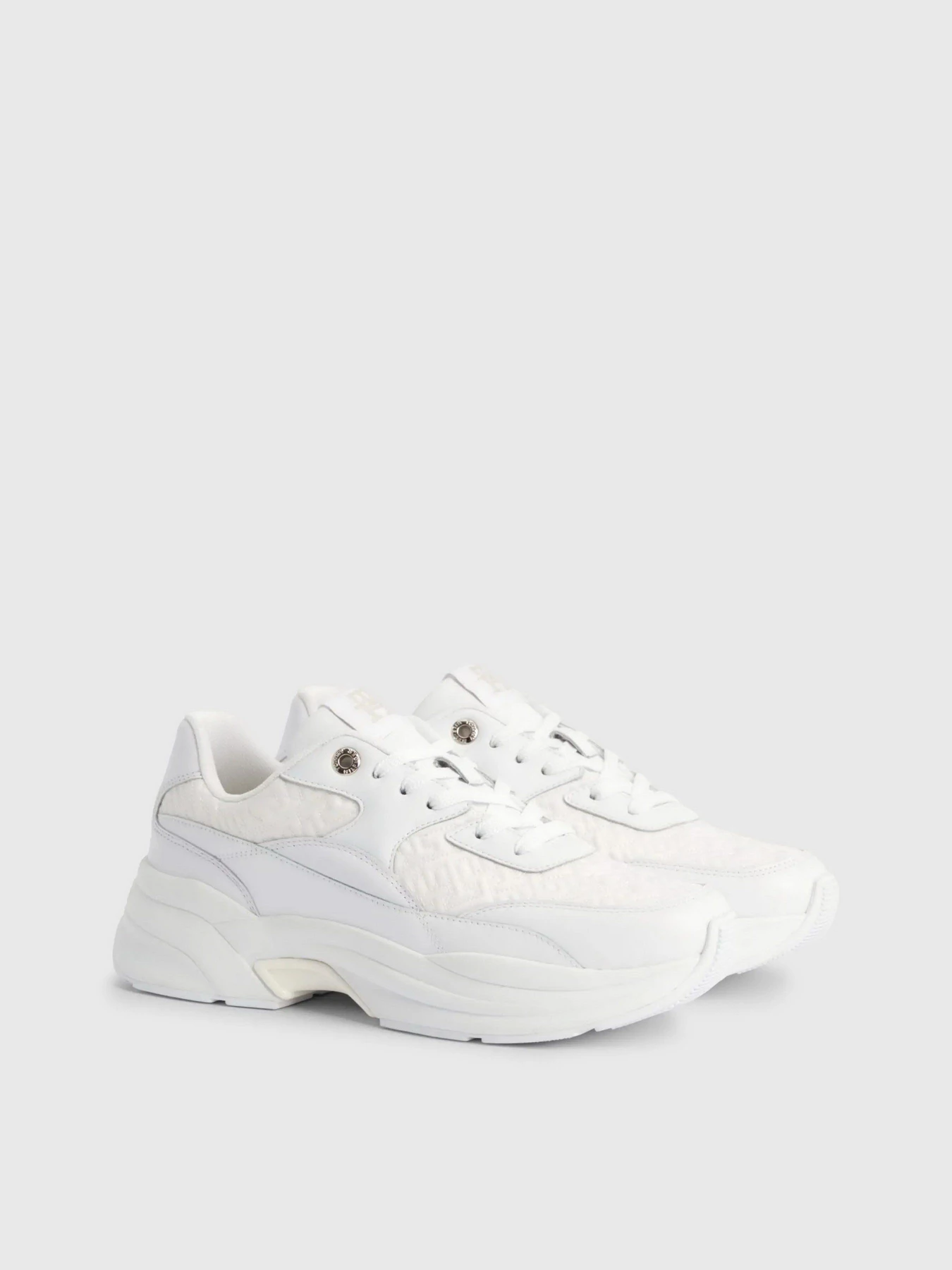 Кроссовки Tommy Hilfiger Monogram Chunky Sole Mid-Top Trainers модель FW0FW07572-YBS Кроссовки Tommy Hilfiger Monogram Chunky Sole Mid-Top Trainers модель FW0FW07572-YBS Фото