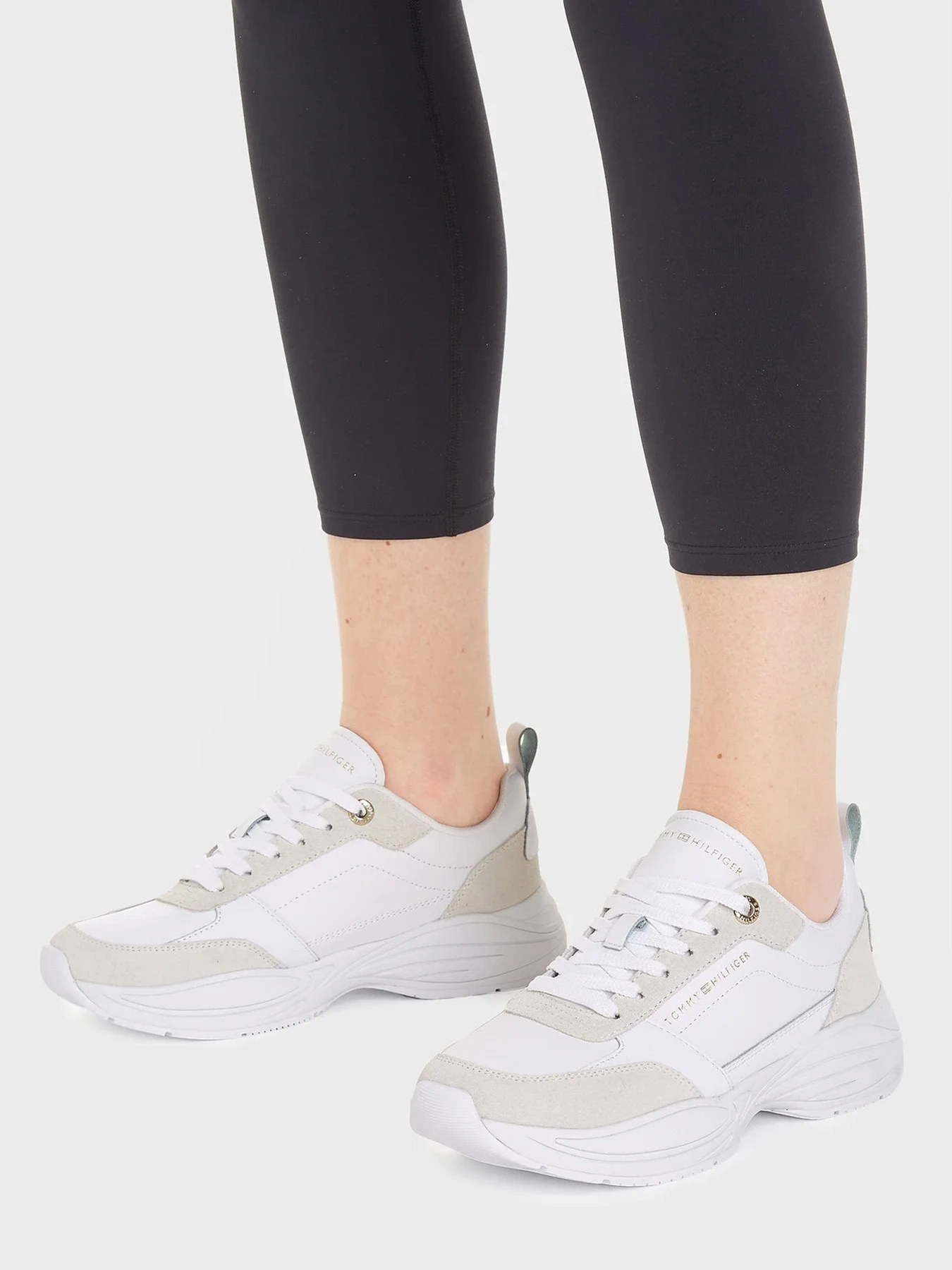 Кроссовки Tommy Hilfiger Essential Leather Runner Trainers модель FW0FW07587-YBS Кроссовки Tommy Hilfiger Essential Leather Runner Trainers модель FW0FW07587-YBS Фото