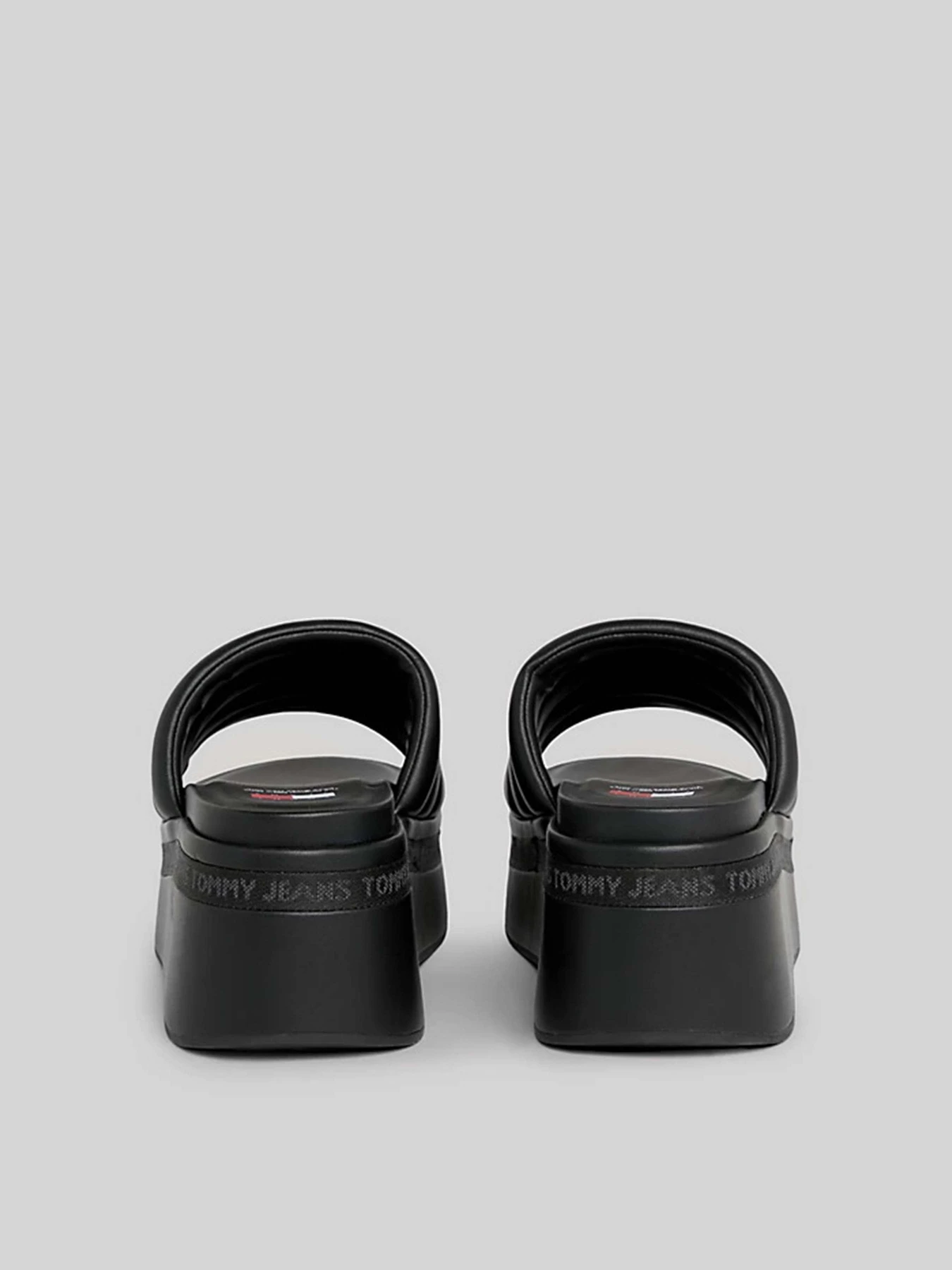 Шльопанці Tommy Hilfiger модель EN0EN02455-BDS Шльопанці Tommy Hilfiger модель EN0EN02455-BDS Фото