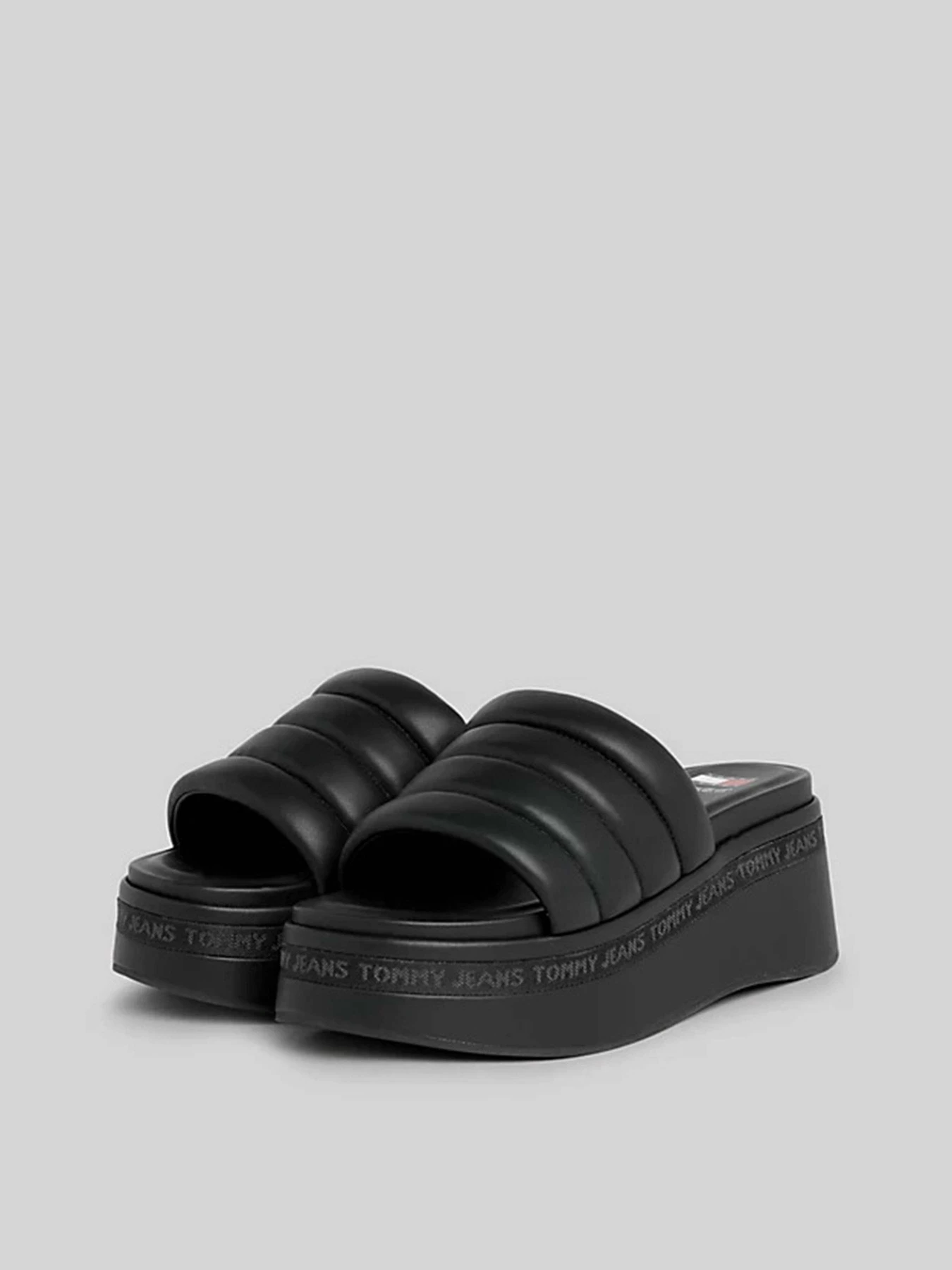 Шльопанці Tommy Hilfiger модель EN0EN02455-BDS Шльопанці Tommy Hilfiger модель EN0EN02455-BDS Фото