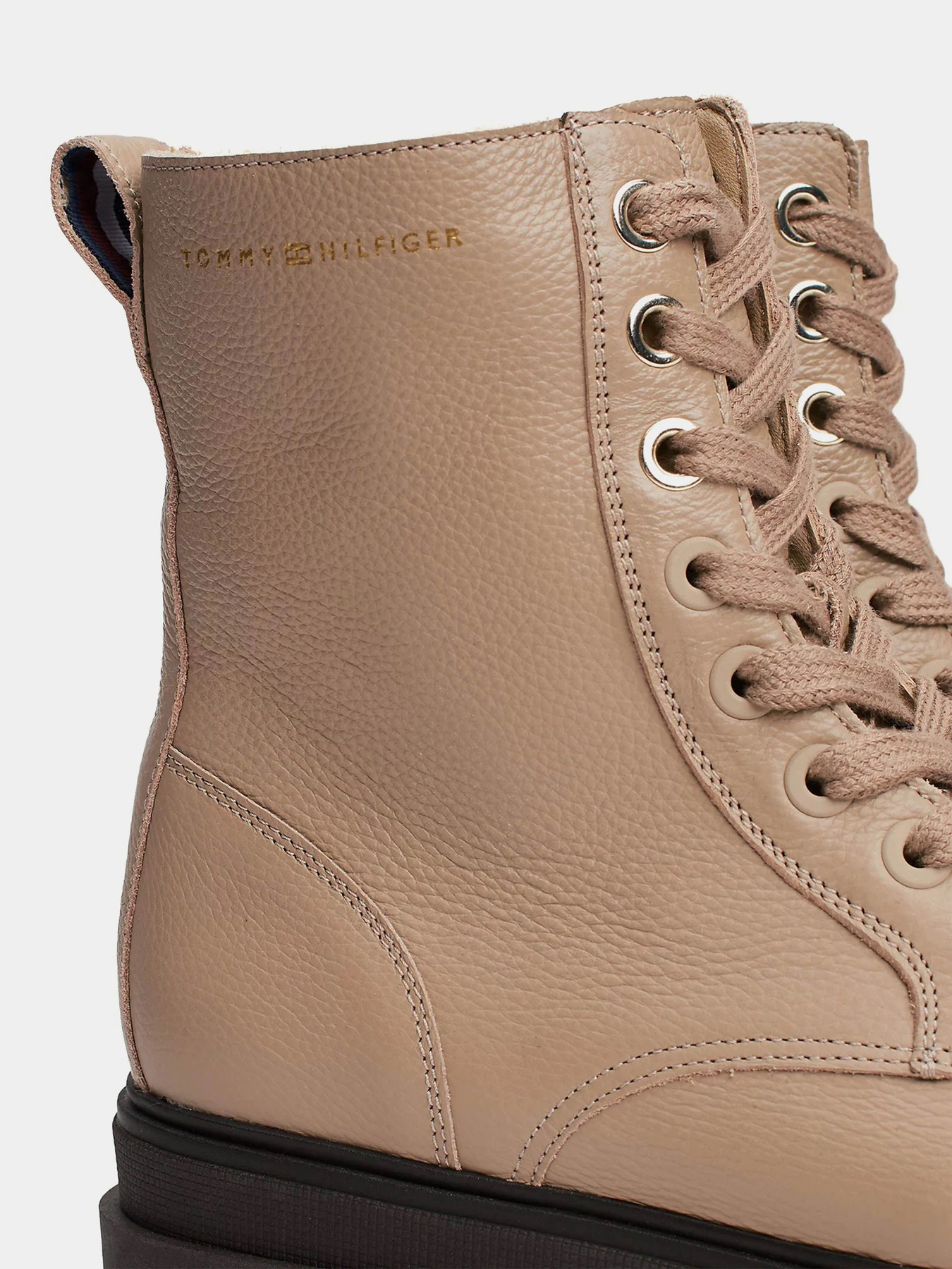 Ботинки и сапоги Tommy Hilfiger модель FW0FW08160-AEG Ботинки и сапоги Tommy Hilfiger модель FW0FW08160-AEG Фото
