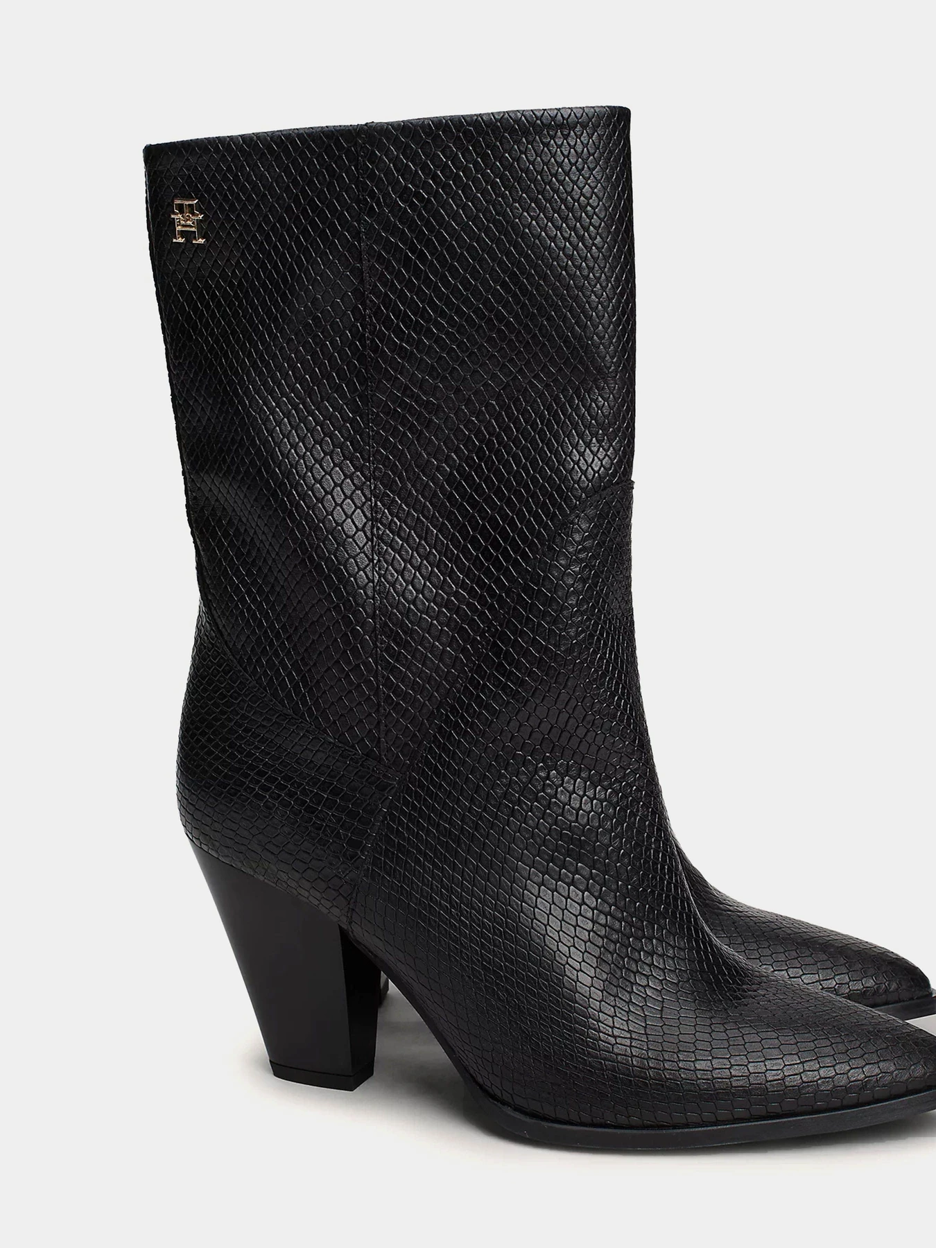 Ботинки и сапоги Tommy Hilfiger модель FW0FW08255-0GJ Ботинки и сапоги Tommy Hilfiger модель FW0FW08255-0GJ Фото