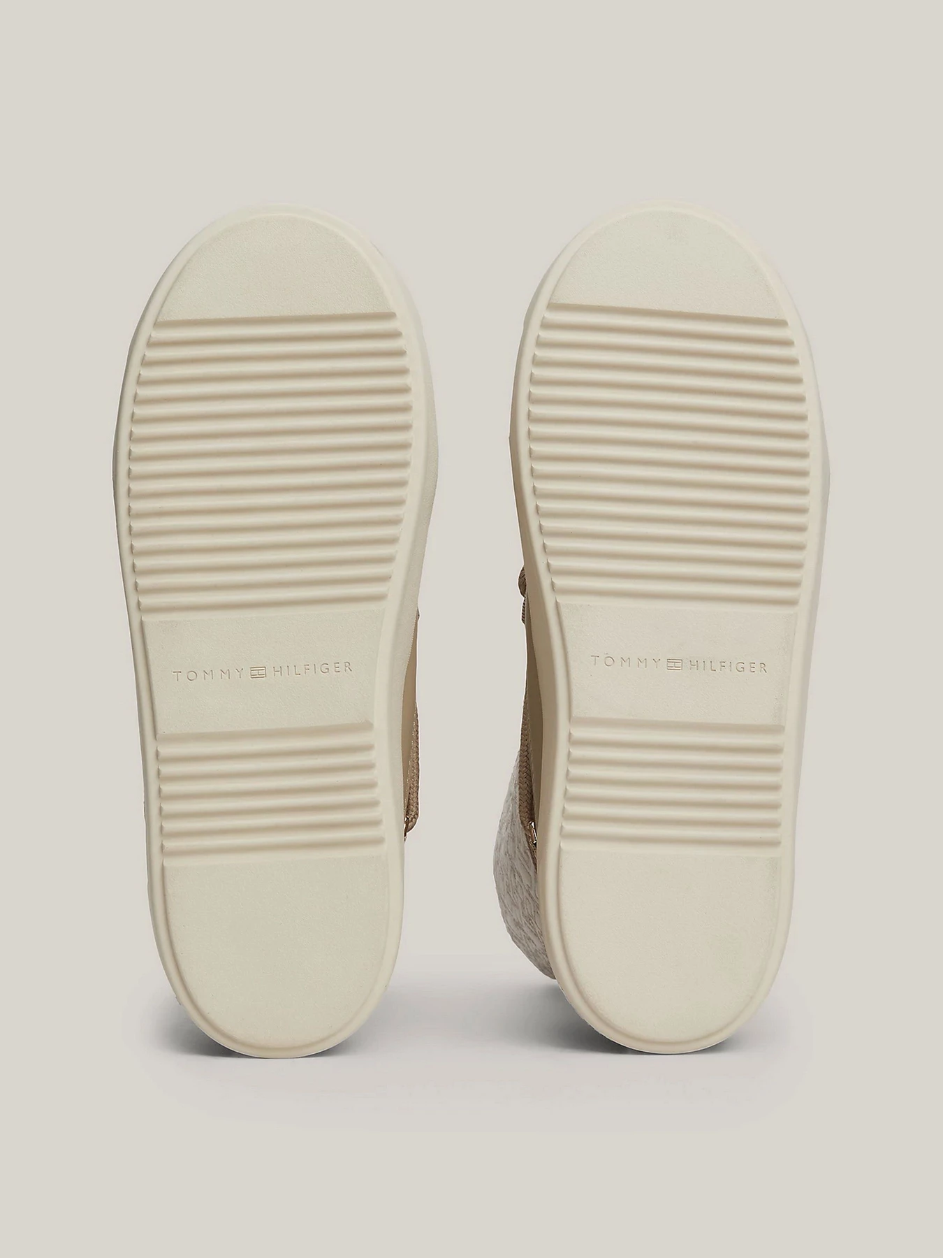 Ботинки и сапоги Tommy Hilfiger модель FW0FW08430-AEG Ботинки и сапоги Tommy Hilfiger модель FW0FW08430-AEG Фото