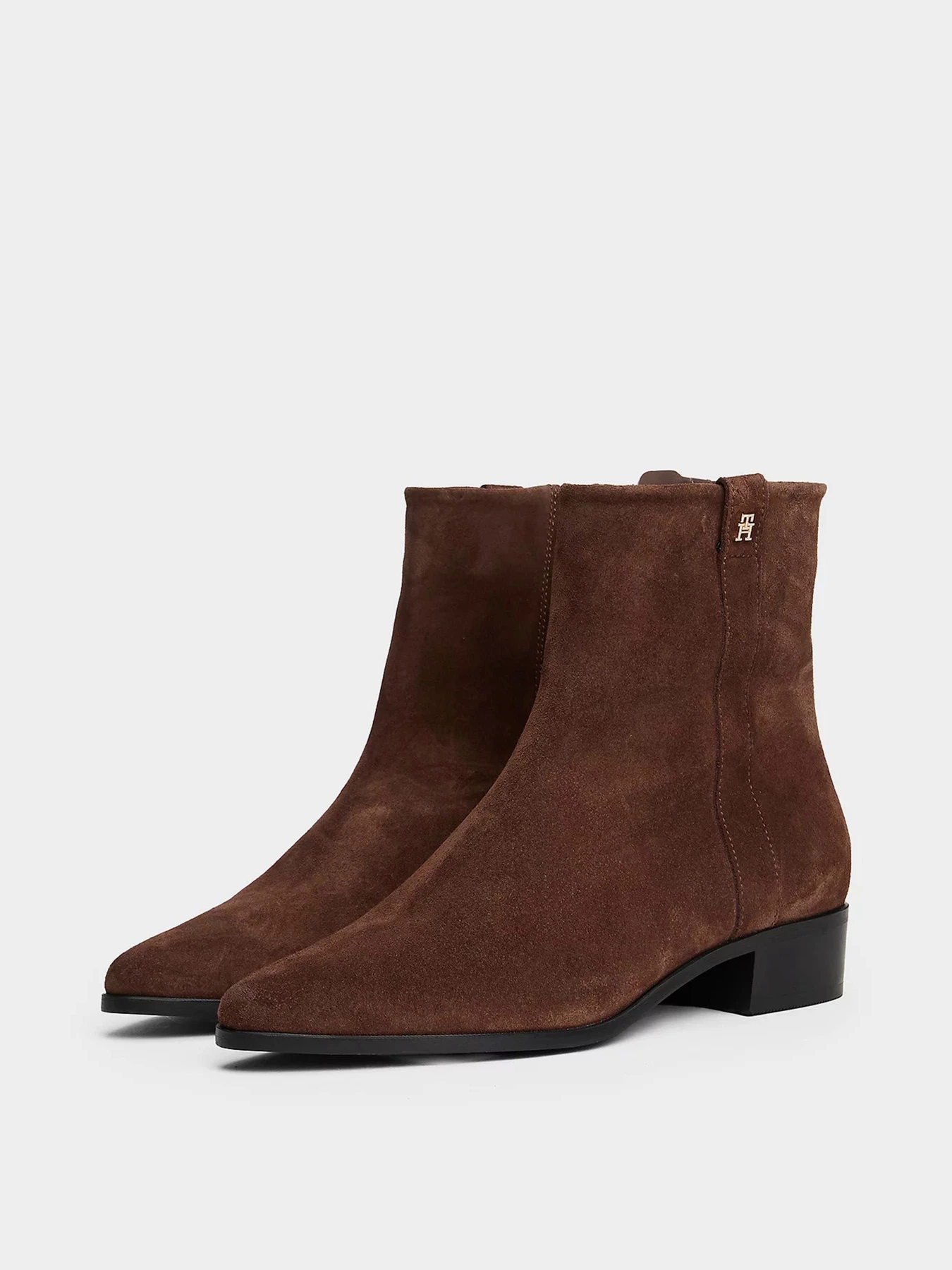 Ботинки и сапоги Tommy Hilfiger модель FW0FW08981-GV0 Ботинки и сапоги Tommy Hilfiger модель FW0FW08981-GV0 Фото