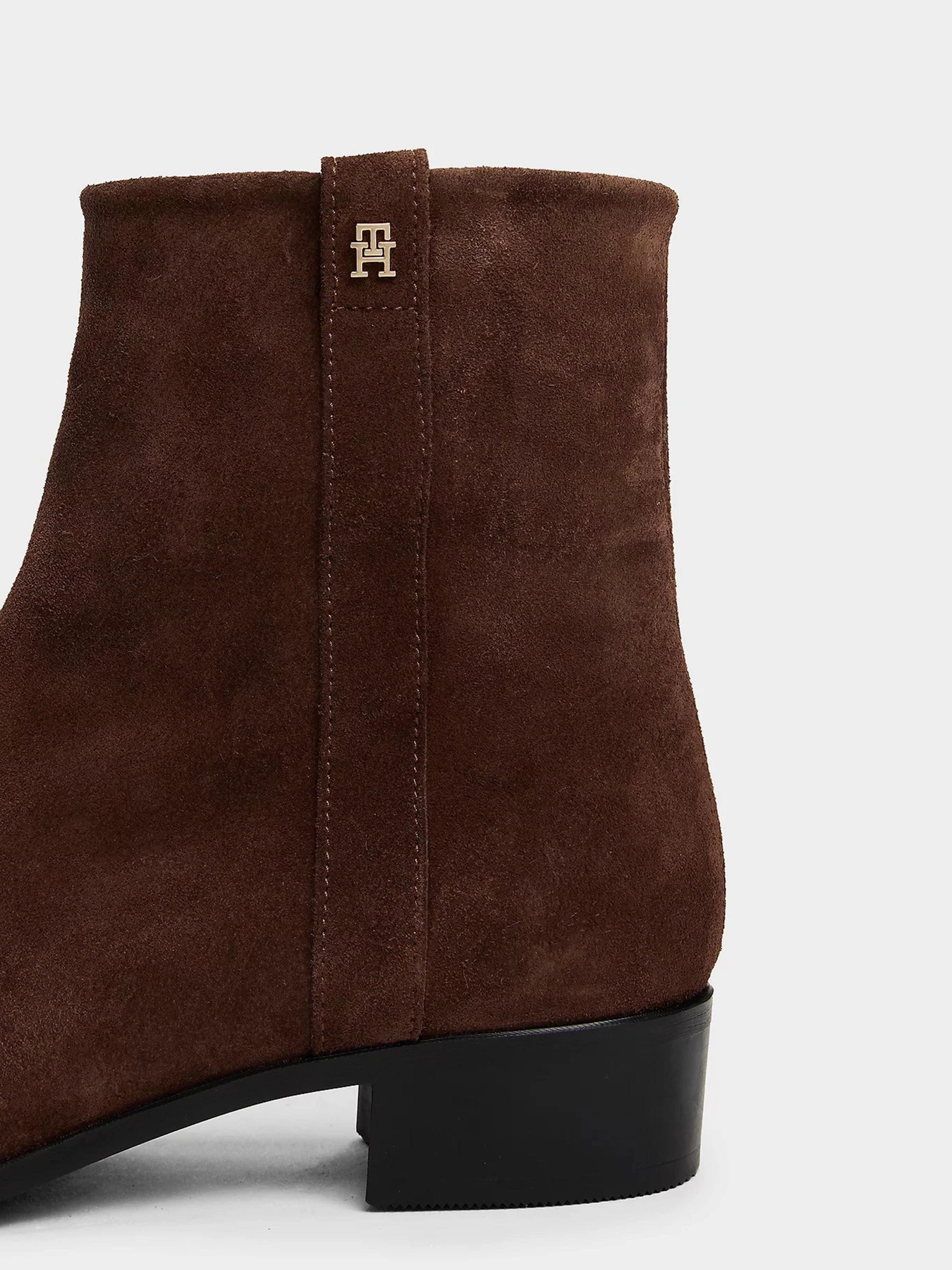 Ботинки и сапоги Tommy Hilfiger модель FW0FW08981-GV0 Ботинки и сапоги Tommy Hilfiger модель FW0FW08981-GV0 Фото
