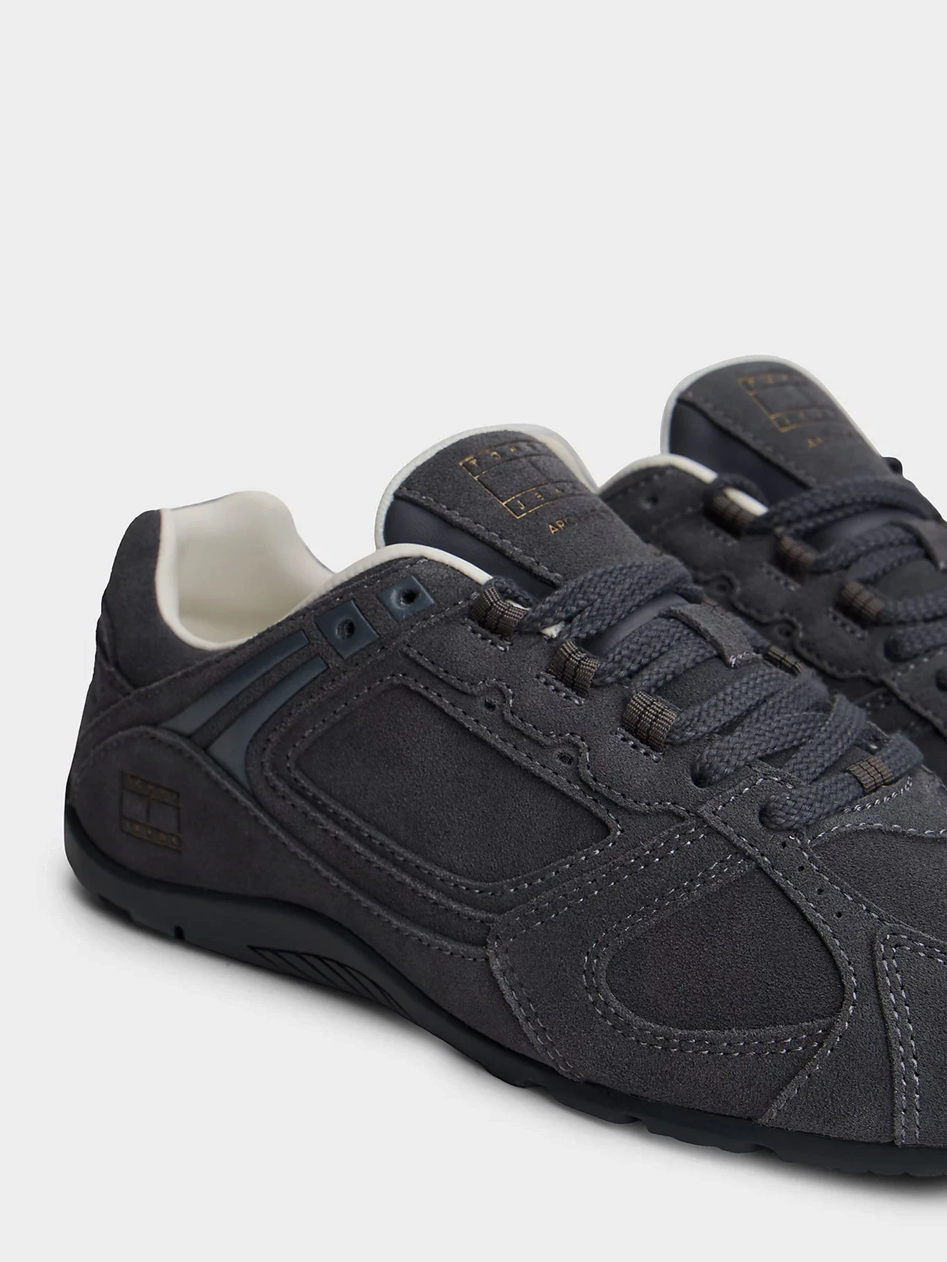 Кросівки Tommy Hilfiger ARCHIVE '97 LITE SUEDE модель EN0EN02899-PT2 Кросівки Tommy Hilfiger ARCHIVE '97 LITE SUEDE модель EN0EN02899-PT2 Фото