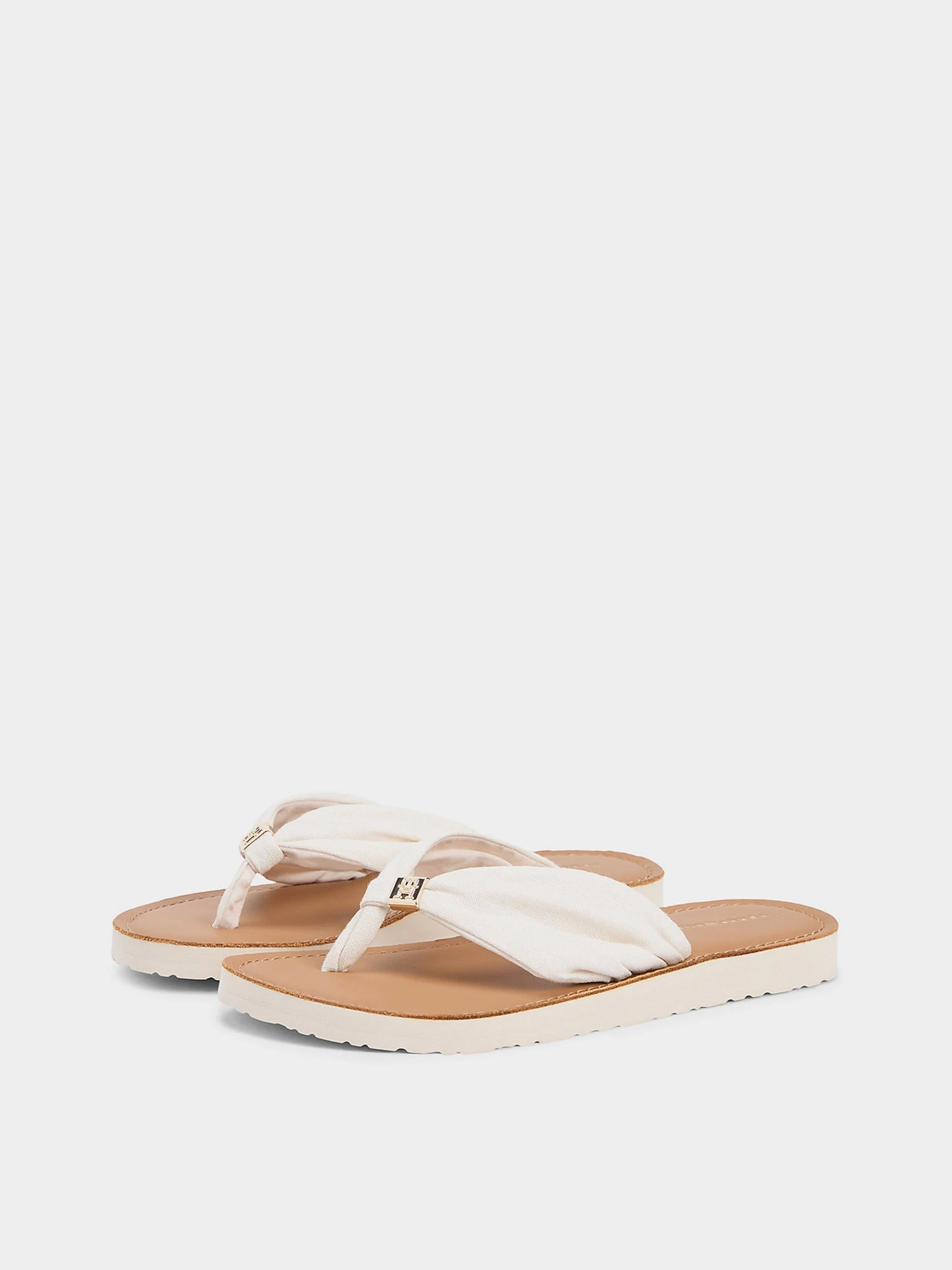 Шлёпанцы Tommy Hilfiger TH LTR FOOTBED SUMMER SANDAL модель FW0FW09194-AEO Шлёпанцы Tommy Hilfiger TH LTR FOOTBED SUMMER SANDAL модель FW0FW09194-AEO Фото