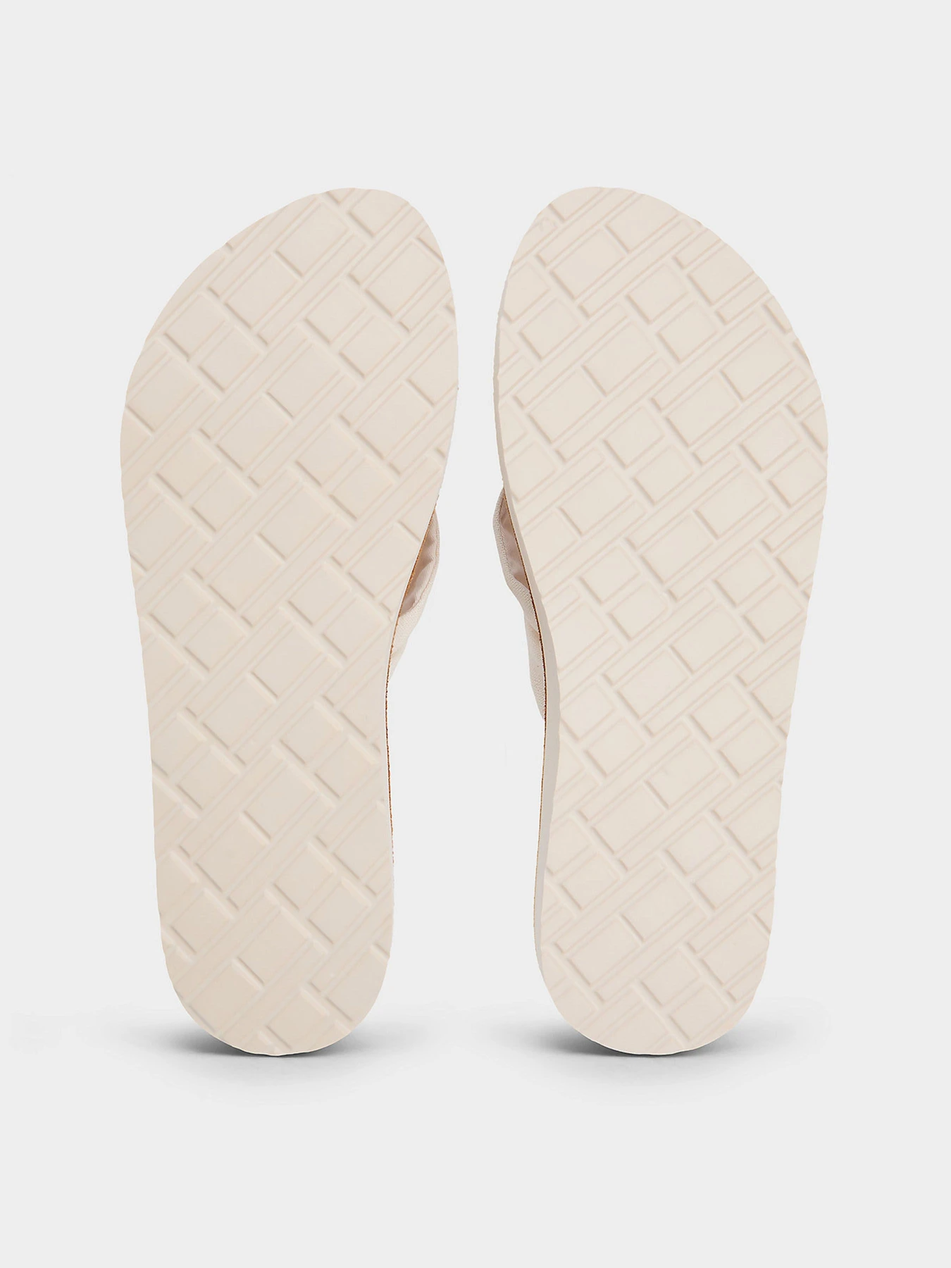 Шлёпанцы Tommy Hilfiger TH LTR FOOTBED SUMMER SANDAL модель FW0FW09194-AEO Шлёпанцы Tommy Hilfiger TH LTR FOOTBED SUMMER SANDAL модель FW0FW09194-AEO Фото