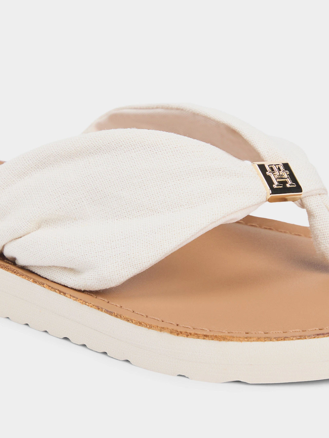 Шлёпанцы Tommy Hilfiger TH LTR FOOTBED SUMMER SANDAL модель FW0FW09194-AEO Шлёпанцы Tommy Hilfiger TH LTR FOOTBED SUMMER SANDAL модель FW0FW09194-AEO Фото