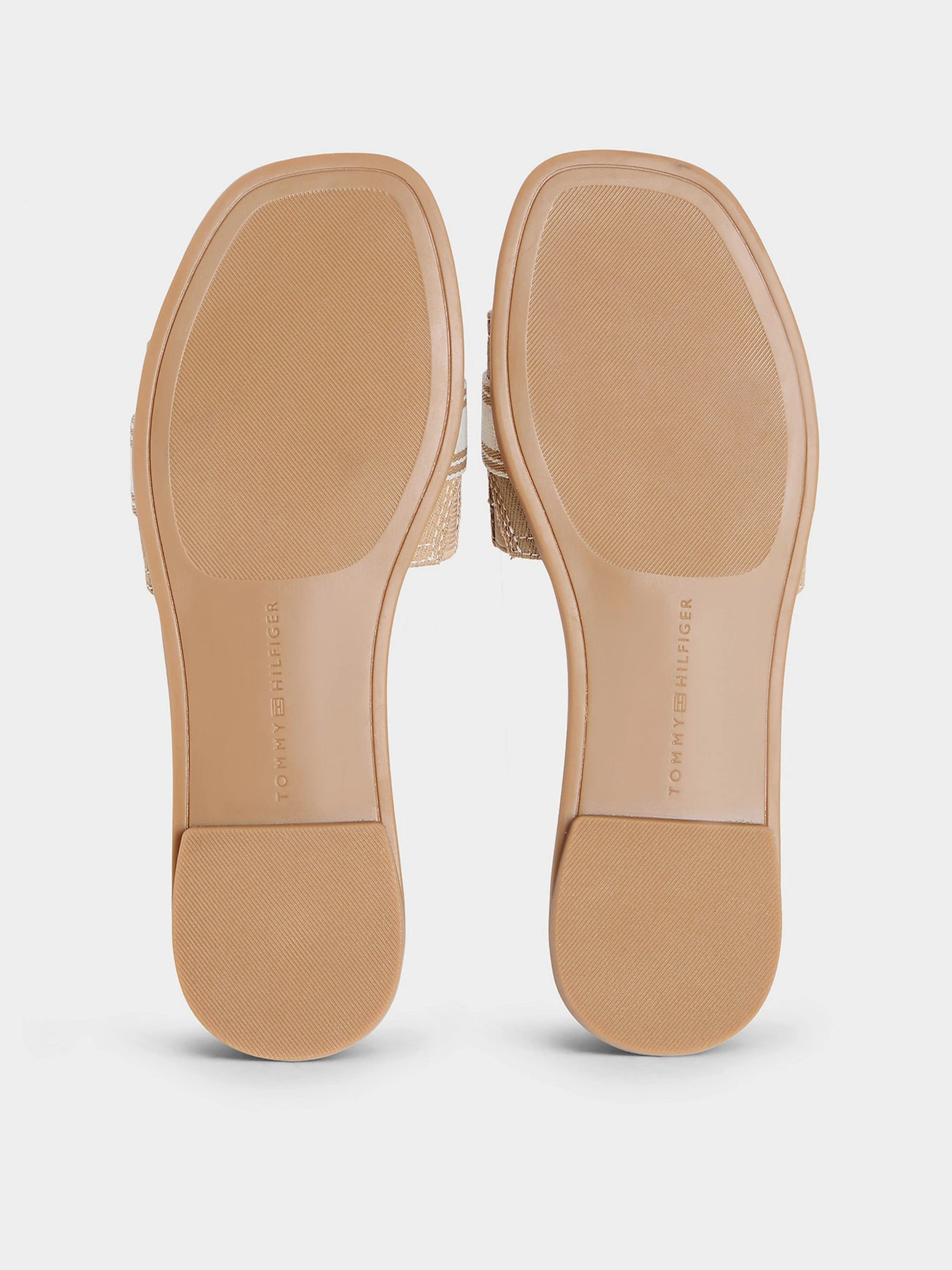 Шльопанці Tommy Hilfiger FLAT MULE WEBBING модель FW0FW09217-RBC Шльопанці Tommy Hilfiger FLAT MULE WEBBING модель FW0FW09217-RBC Фото