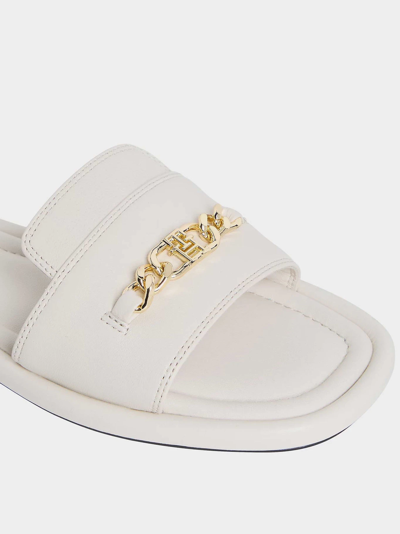 Шлёпанцы Tommy Hilfiger LEATHER HORSEBIT MULE модель FW0FW09336-AEO Шлёпанцы Tommy Hilfiger LEATHER HORSEBIT MULE модель FW0FW09336-AEO Фото