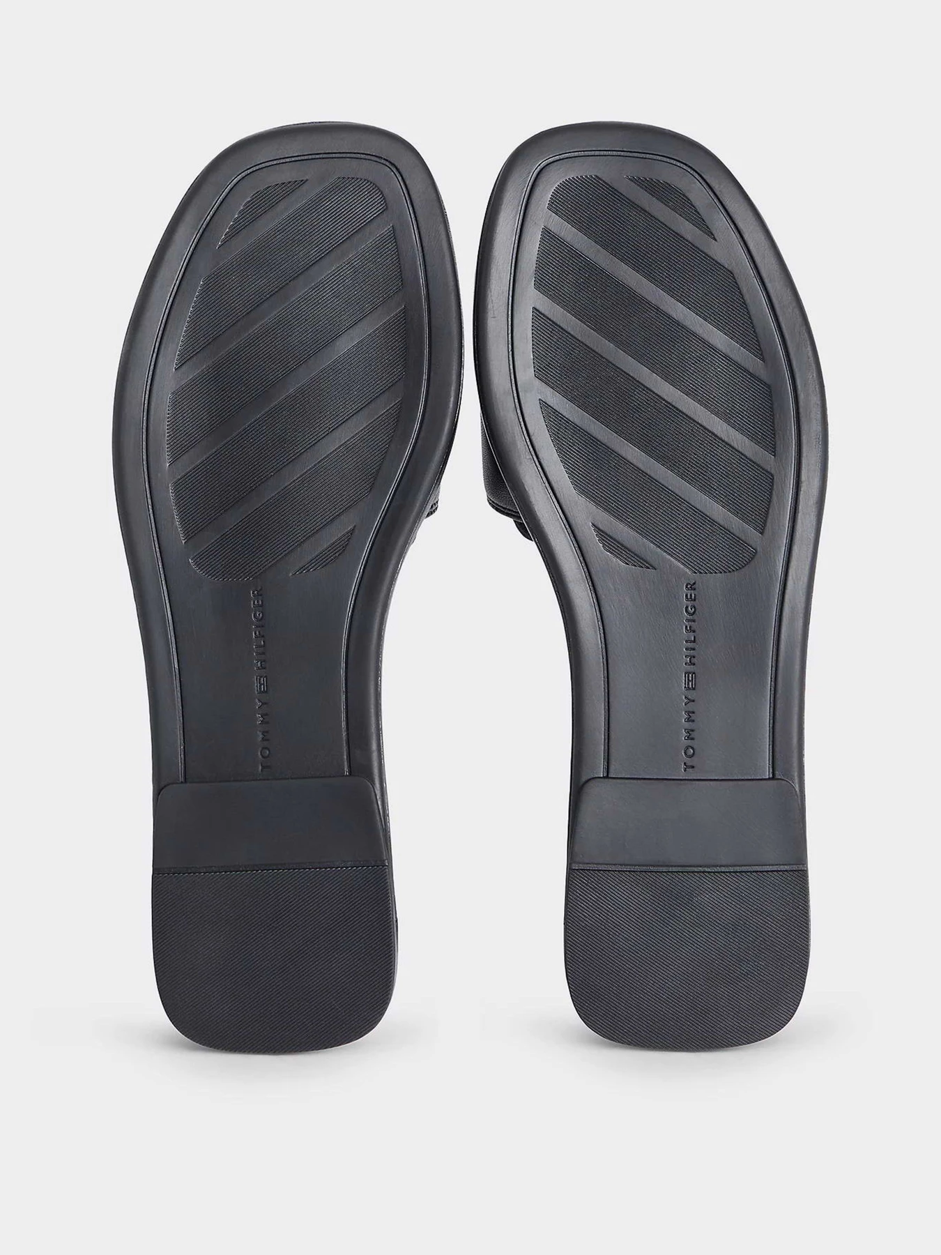 Шльопанці Tommy Hilfiger LEATHER HORSEBIT MULE модель FW0FW09336-BDS Шльопанці Tommy Hilfiger LEATHER HORSEBIT MULE модель FW0FW09336-BDS Фото