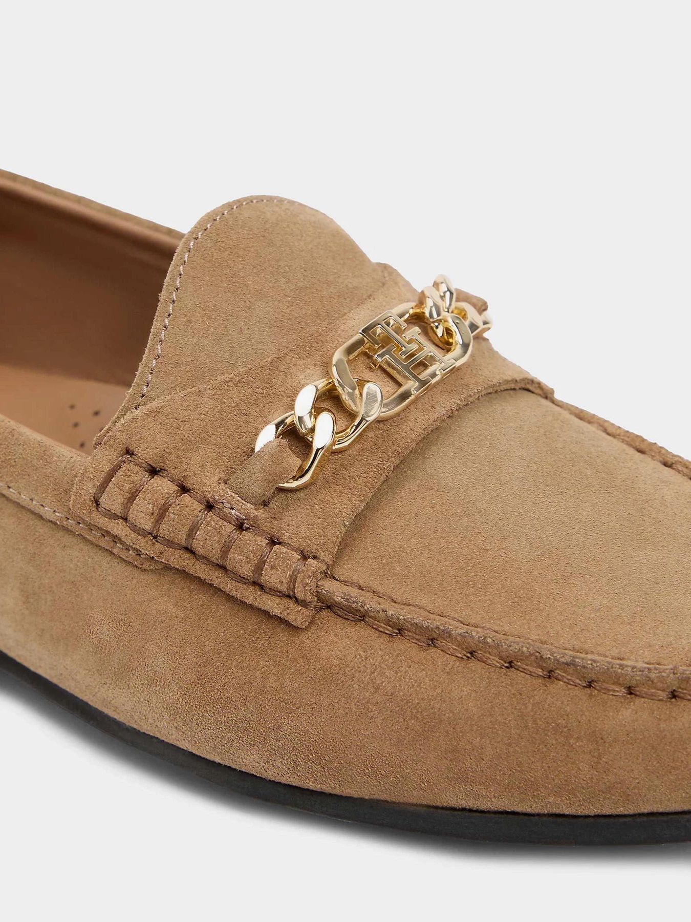 Туфли и лоферы Tommy Hilfiger TH CHAIN SUEDE LOAFER модель FW0FW09327-RBC Туфли и лоферы Tommy Hilfiger TH CHAIN SUEDE LOAFER модель FW0FW09327-RBC Фото