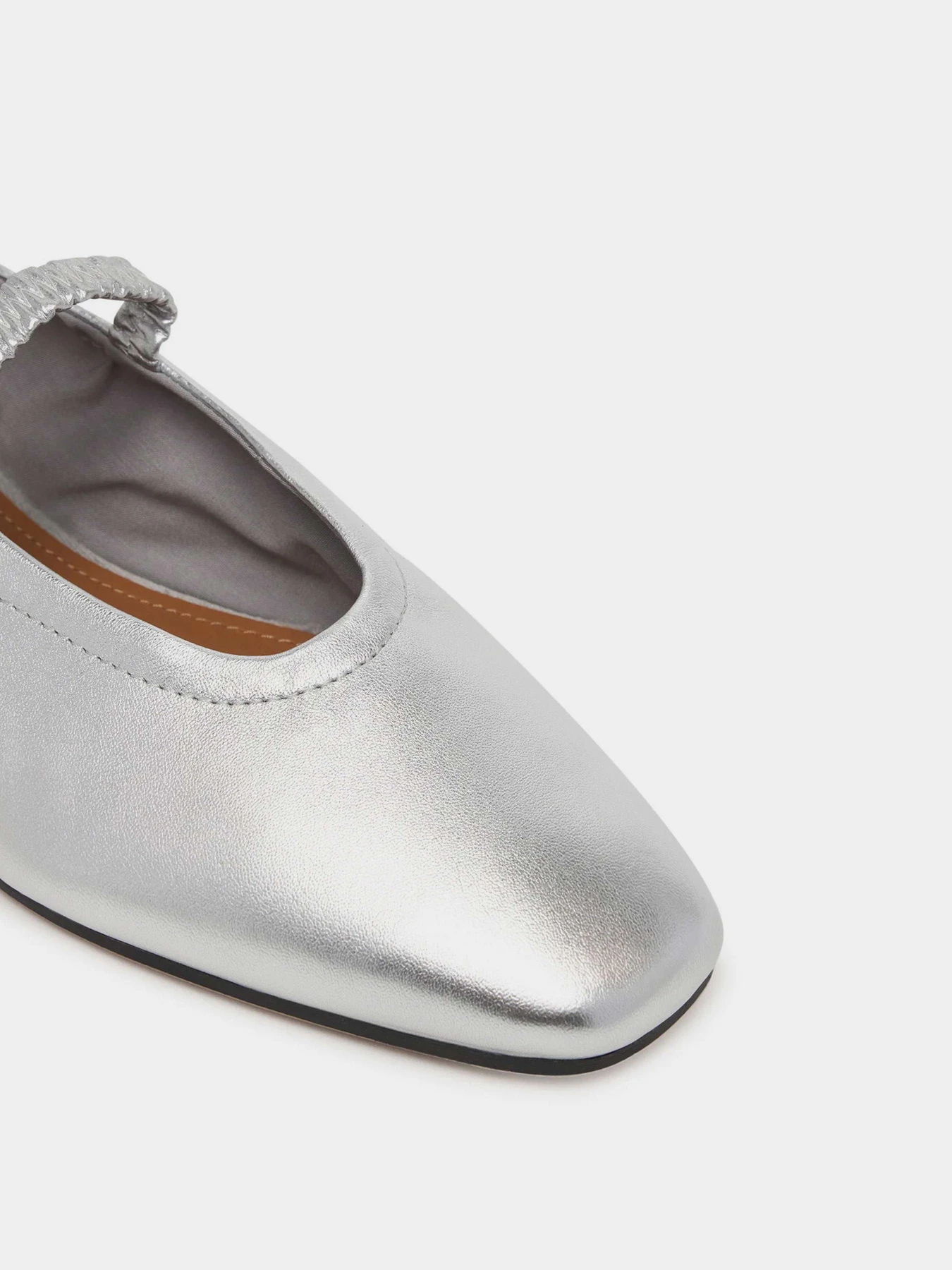 Туфли и лоферы Tommy Hilfiger SILVER LTH ELLASTIC BALLERINA модель FW0FW09466-0IM Туфли и лоферы Tommy Hilfiger SILVER LTH ELLASTIC BALLERINA модель FW0FW09466-0IM Фото