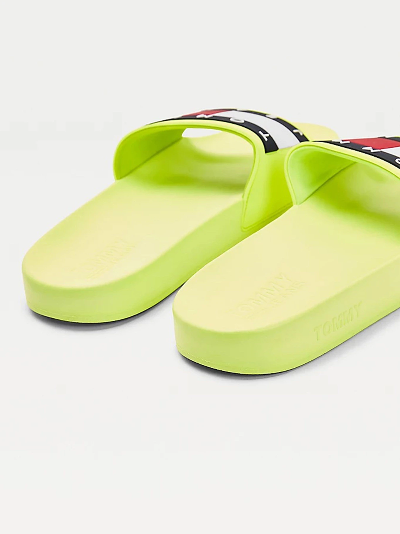 Шлёпанцы Tommy Hilfiger модель EM0EM00689-ZQF Фото