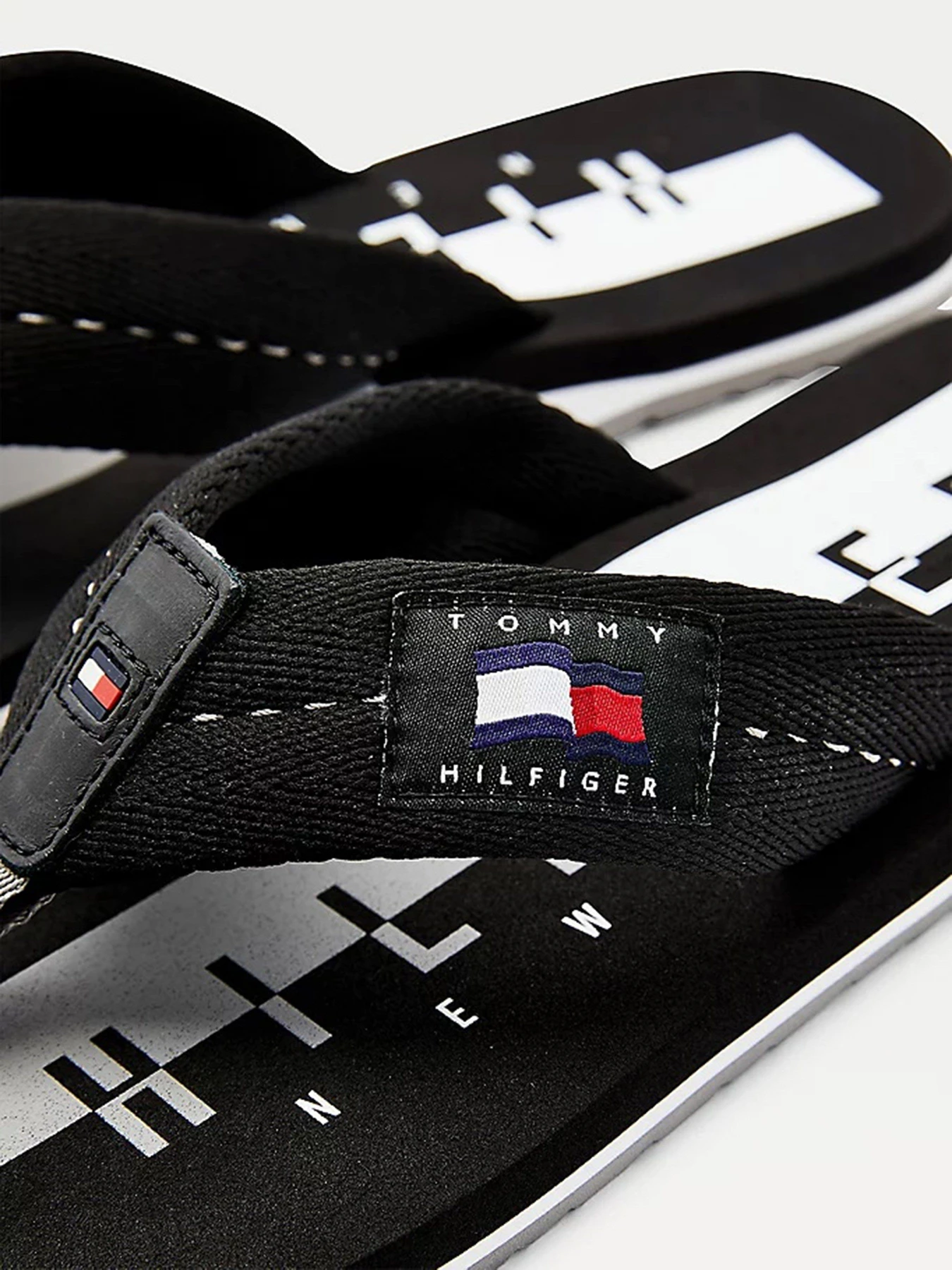 Шлёпанцы Tommy Hilfiger модель FM0FM03379-BDS Шлёпанцы Tommy Hilfiger модель FM0FM03379-BDS Фото