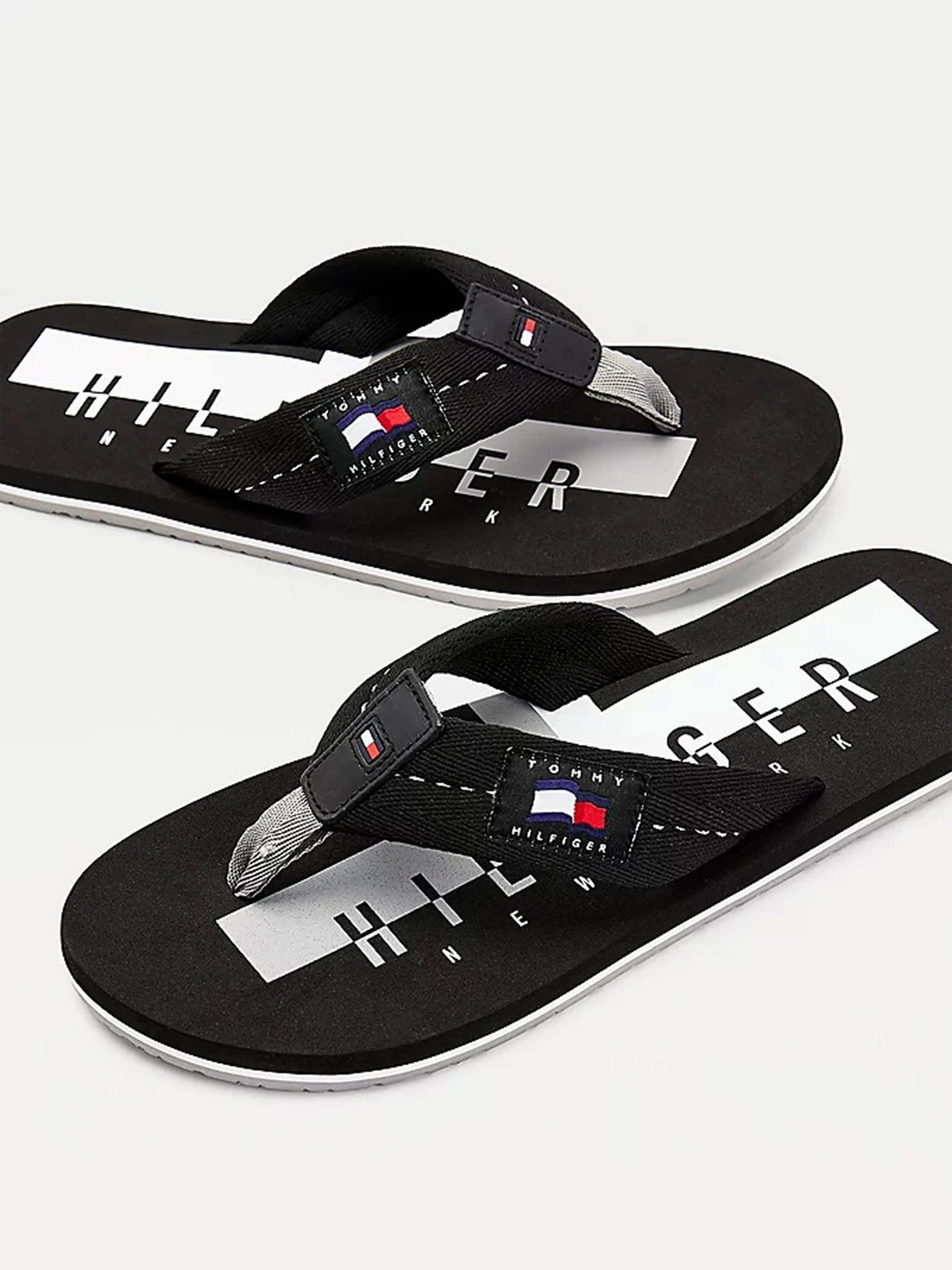 Шлёпанцы Tommy Hilfiger модель FM0FM03379-BDS Шлёпанцы Tommy Hilfiger модель FM0FM03379-BDS Фото
