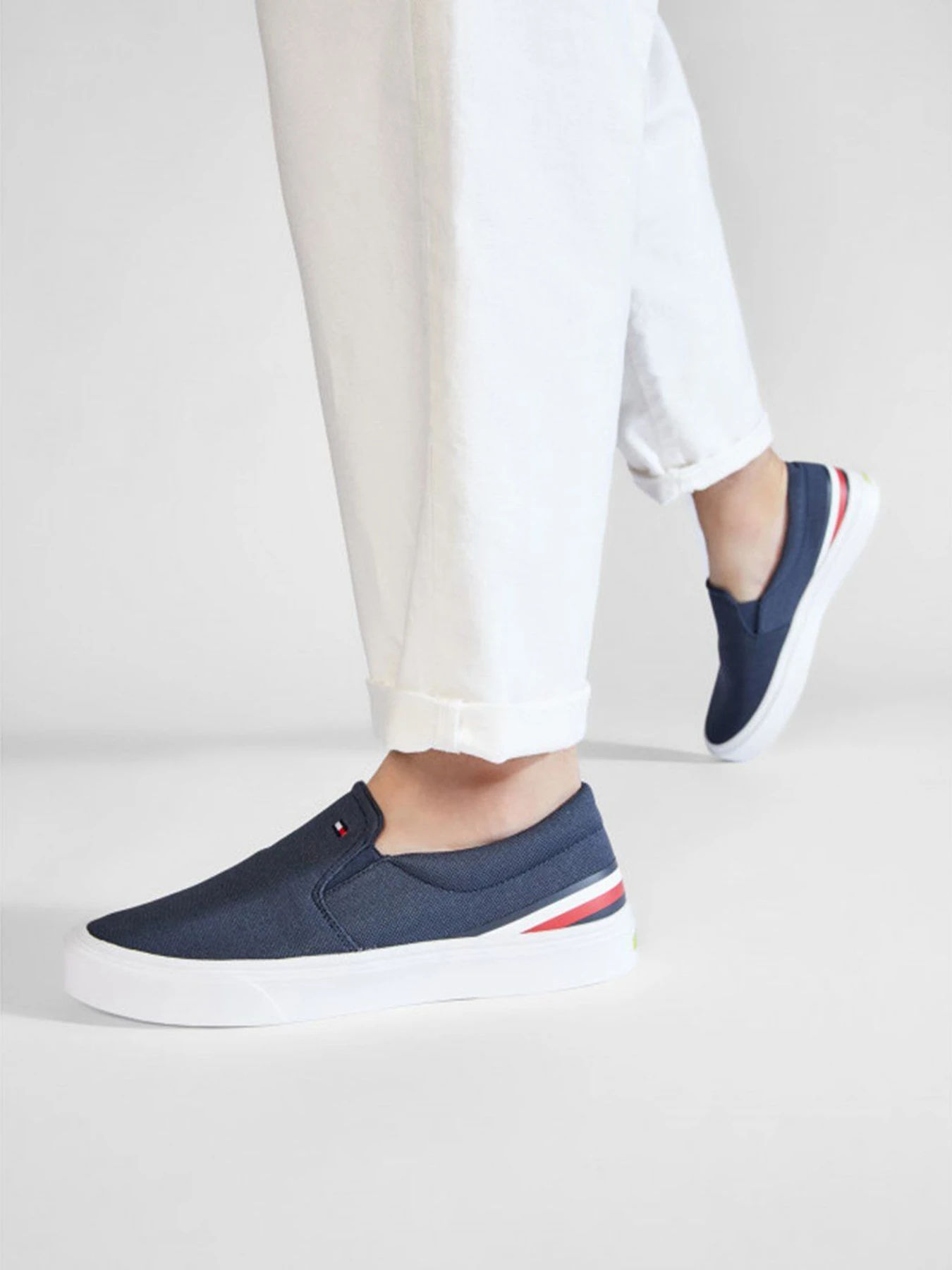 Слипоны и мокасины Tommy Hilfiger Lightweight Stripes Slip On модель FM0FM03613-DW5 Слипоны и мокасины Tommy Hilfiger Lightweight Stripes Slip On модель FM0FM03613-DW5 Фото