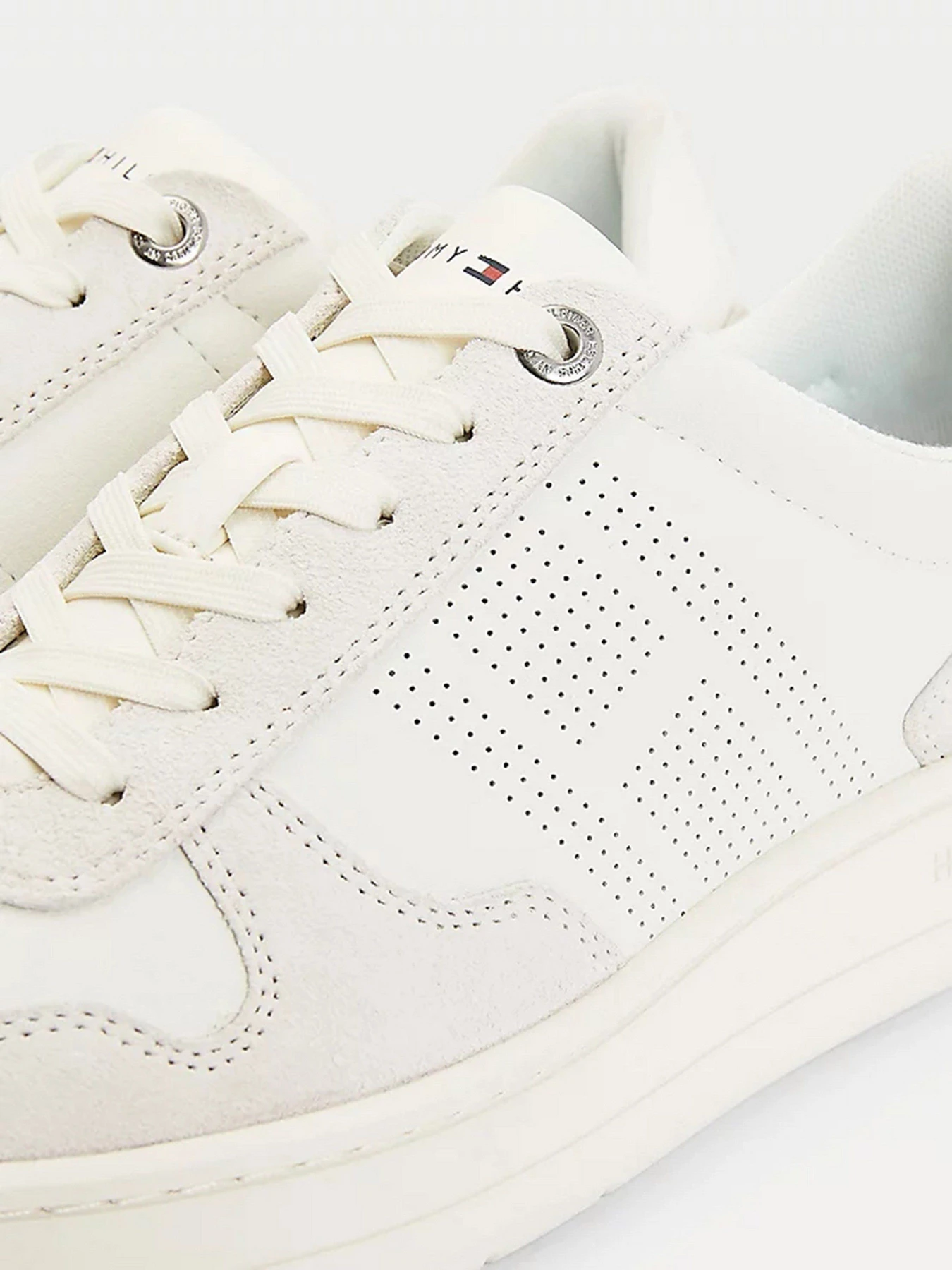 Кеды Tommy Hilfiger Leather Perforated Flag модель FM0FM03608-YBL Кеды Tommy Hilfiger Leather Perforated Flag модель FM0FM03608-YBL Фото