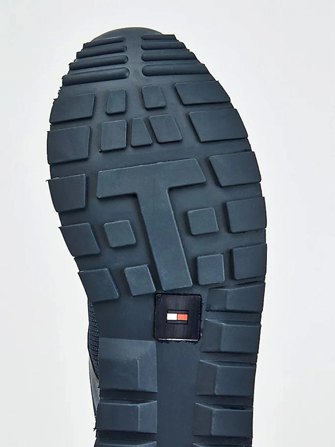 Кросівки Tommy Hilfiger Retro Runner Seasonal Mix модель FM0FM03629-DW5 Фото