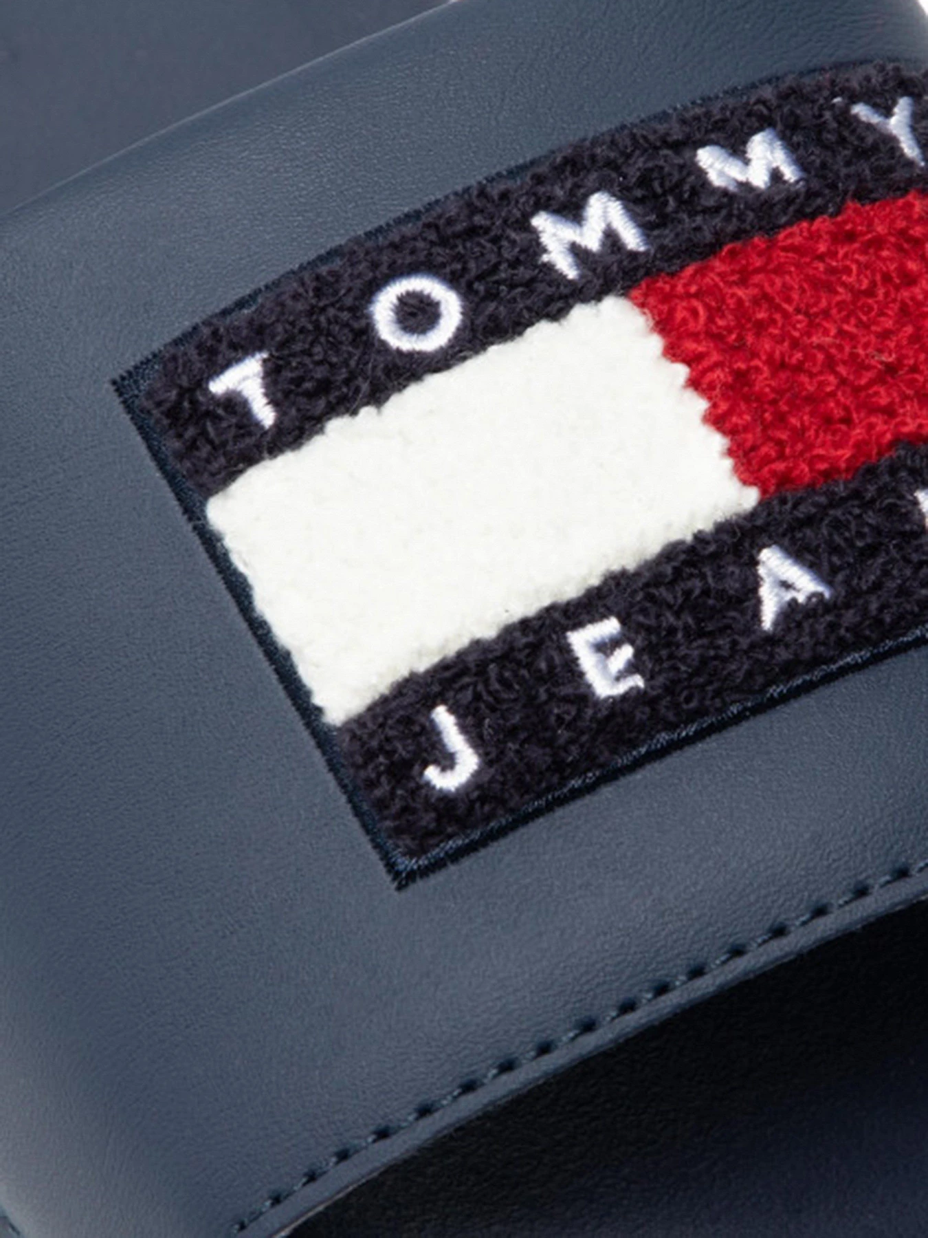 Шлёпанцы Tommy Hilfiger модель EM0EM00870-C87 Шлёпанцы Tommy Hilfiger модель EM0EM00870-C87 Фото