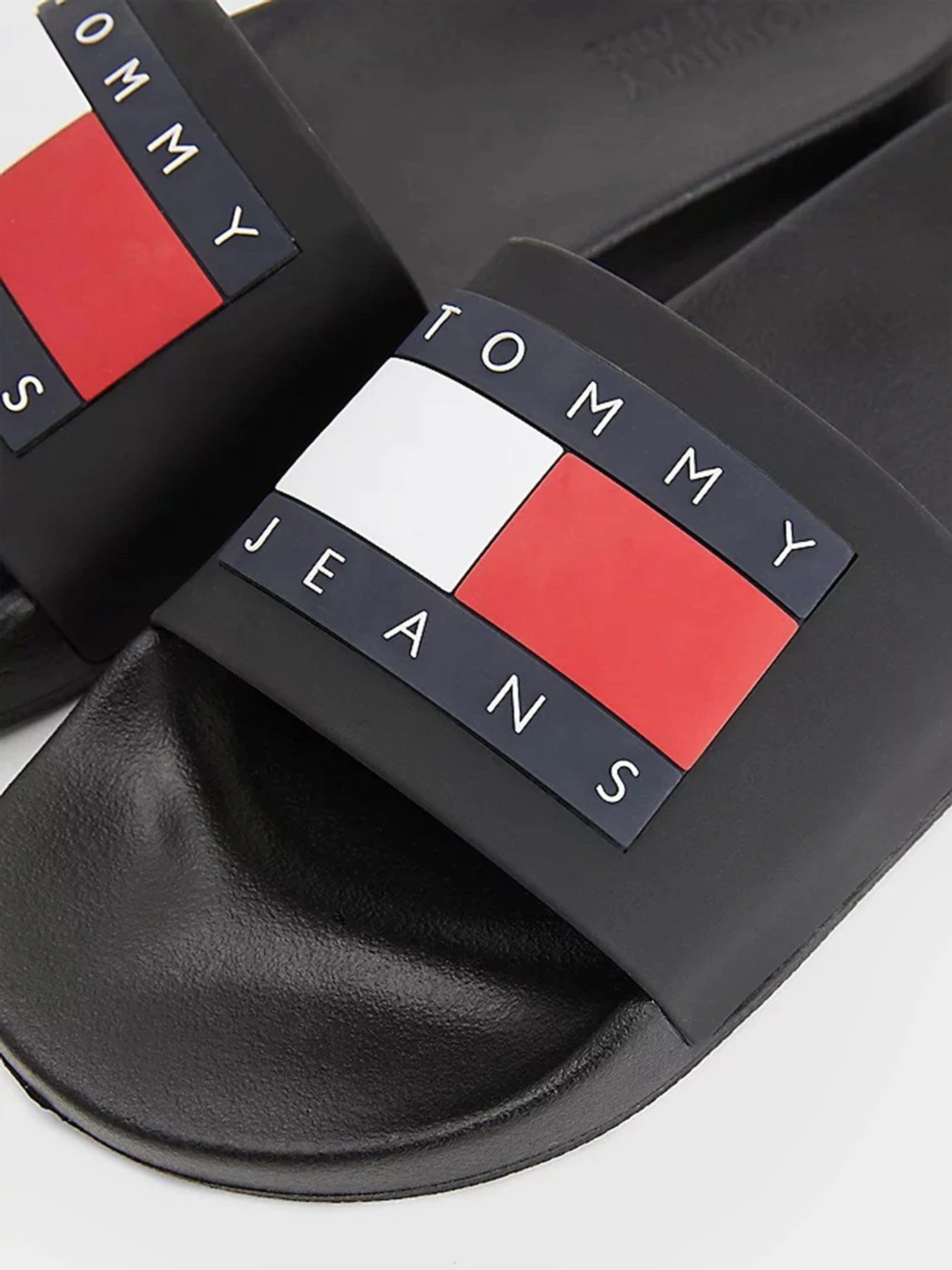 Шлёпанцы Tommy Hilfiger модель EM0EM01021-BDS Фото