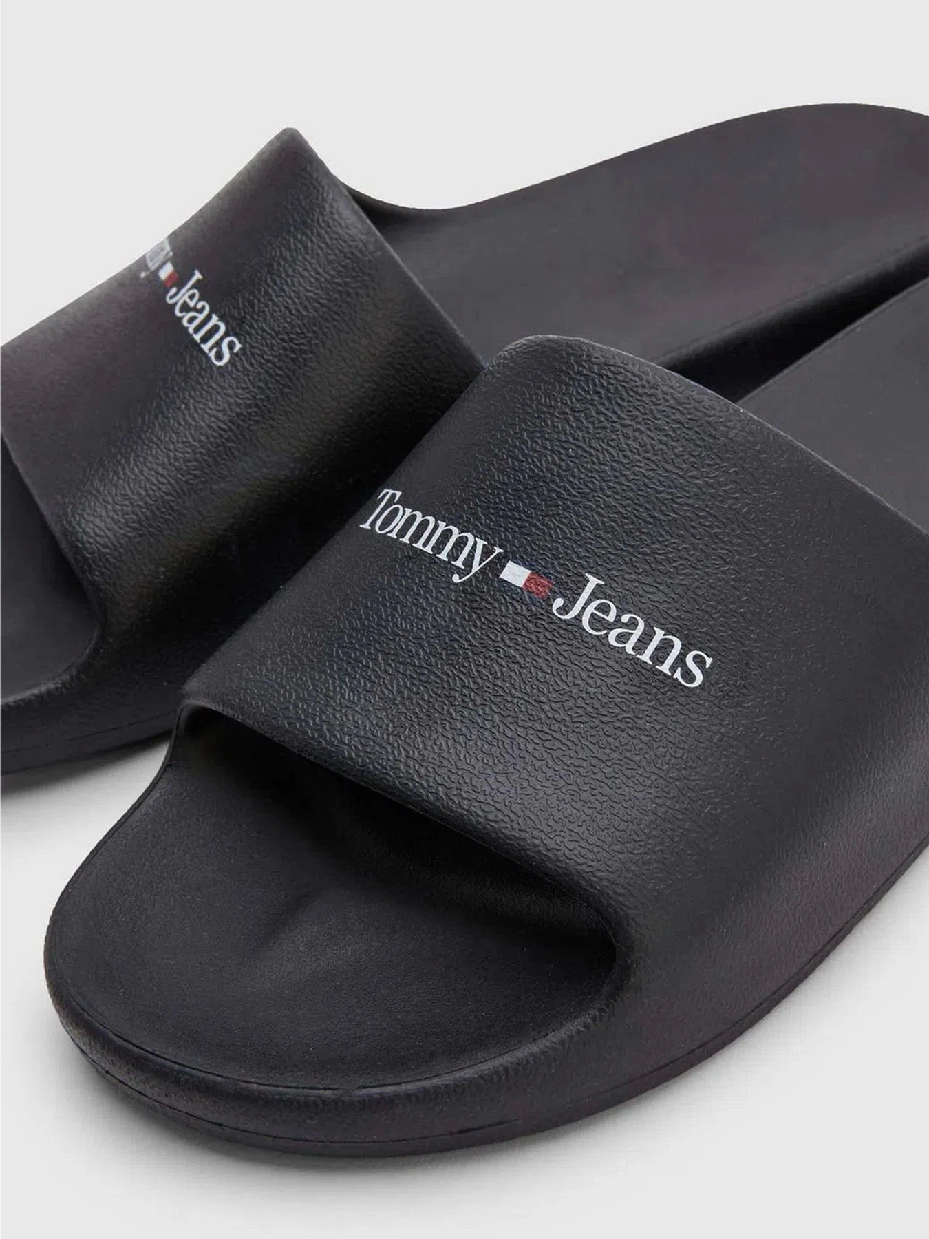 Шлёпанцы Tommy Hilfiger модель EM0EM01144-BDS Фото