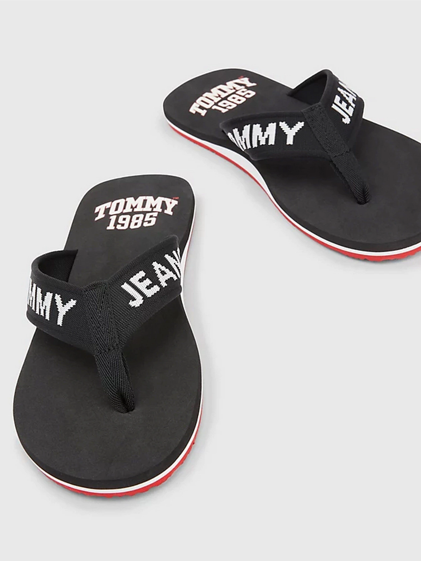 Шлёпанцы Tommy Hilfiger модель EM0EM01147-BDS Шлёпанцы Tommy Hilfiger модель EM0EM01147-BDS Фото