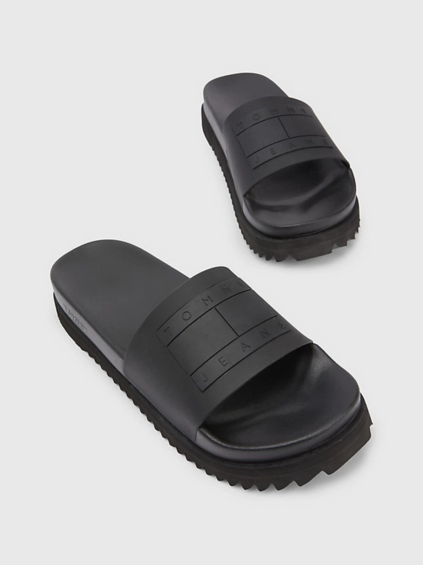 Шлёпанцы Tommy Hilfiger модель EM0EM01238-BDS Шлёпанцы Tommy Hilfiger модель EM0EM01238-BDS Фото