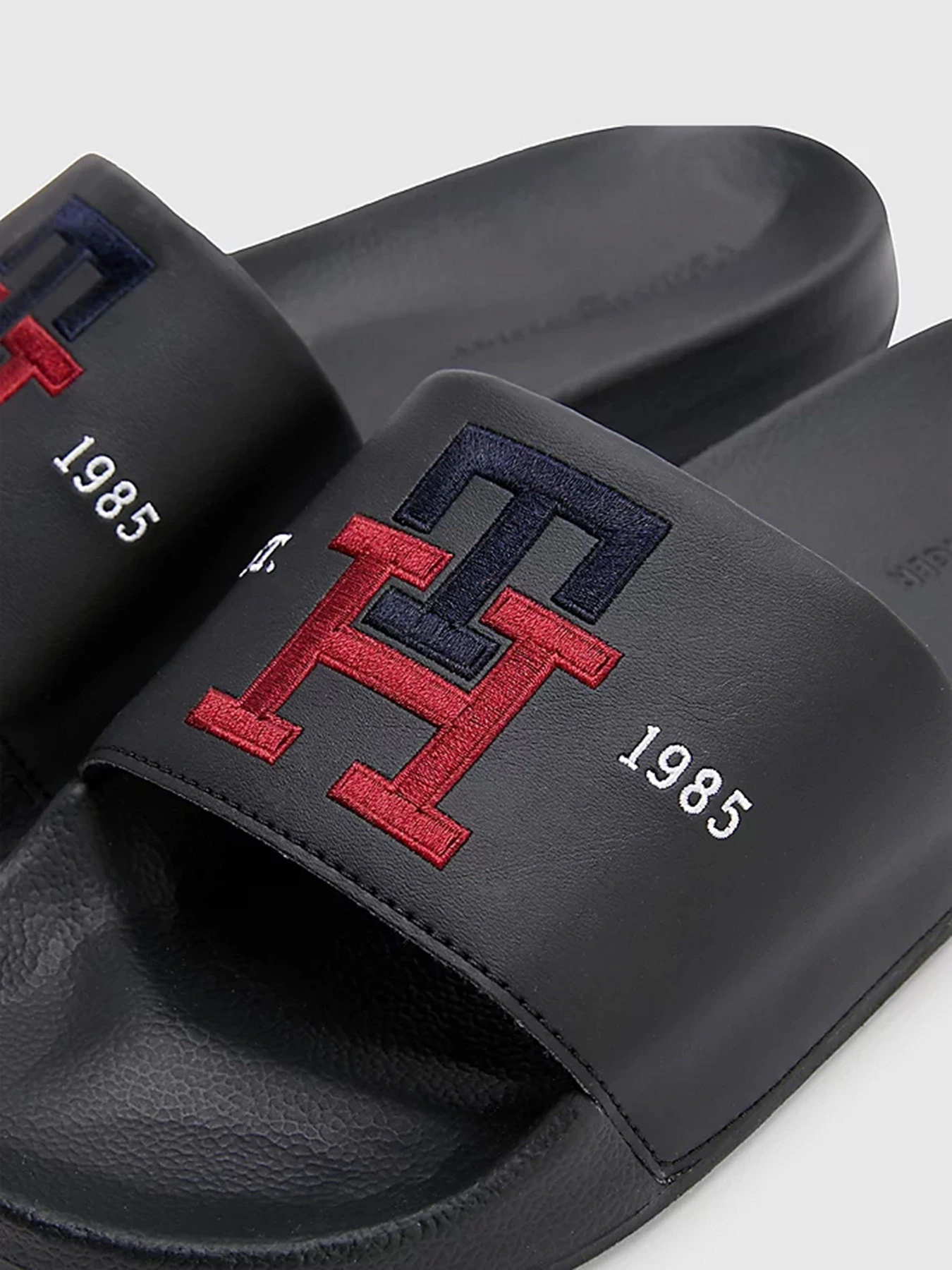 Шльопанці Tommy Hilfiger модель FM0FM04465-BDS Шльопанці Tommy Hilfiger модель FM0FM04465-BDS Фото