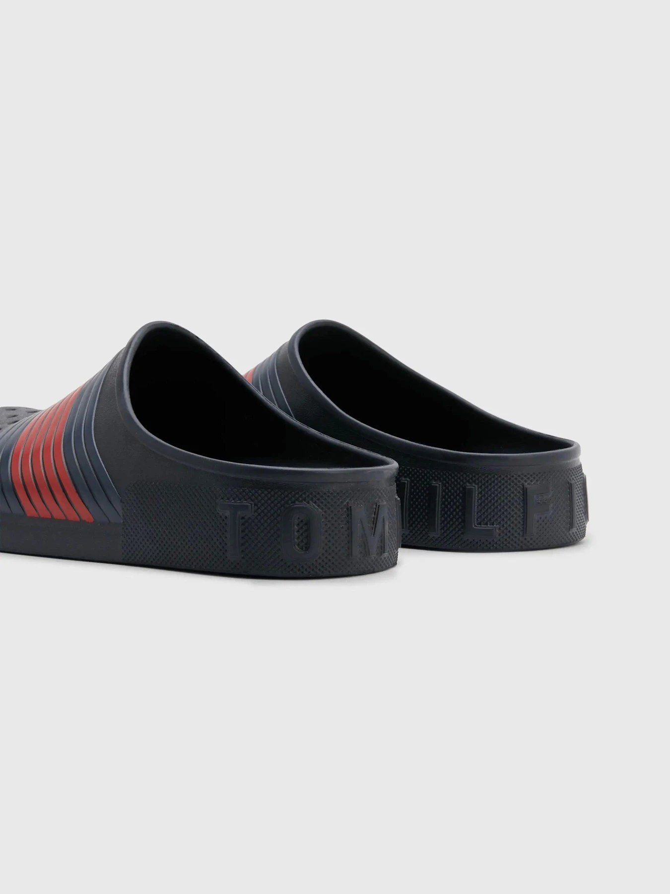 Шлёпанцы Tommy Hilfiger модель FM0FM04467-DW5 Шлёпанцы Tommy Hilfiger модель FM0FM04467-DW5 Фото
