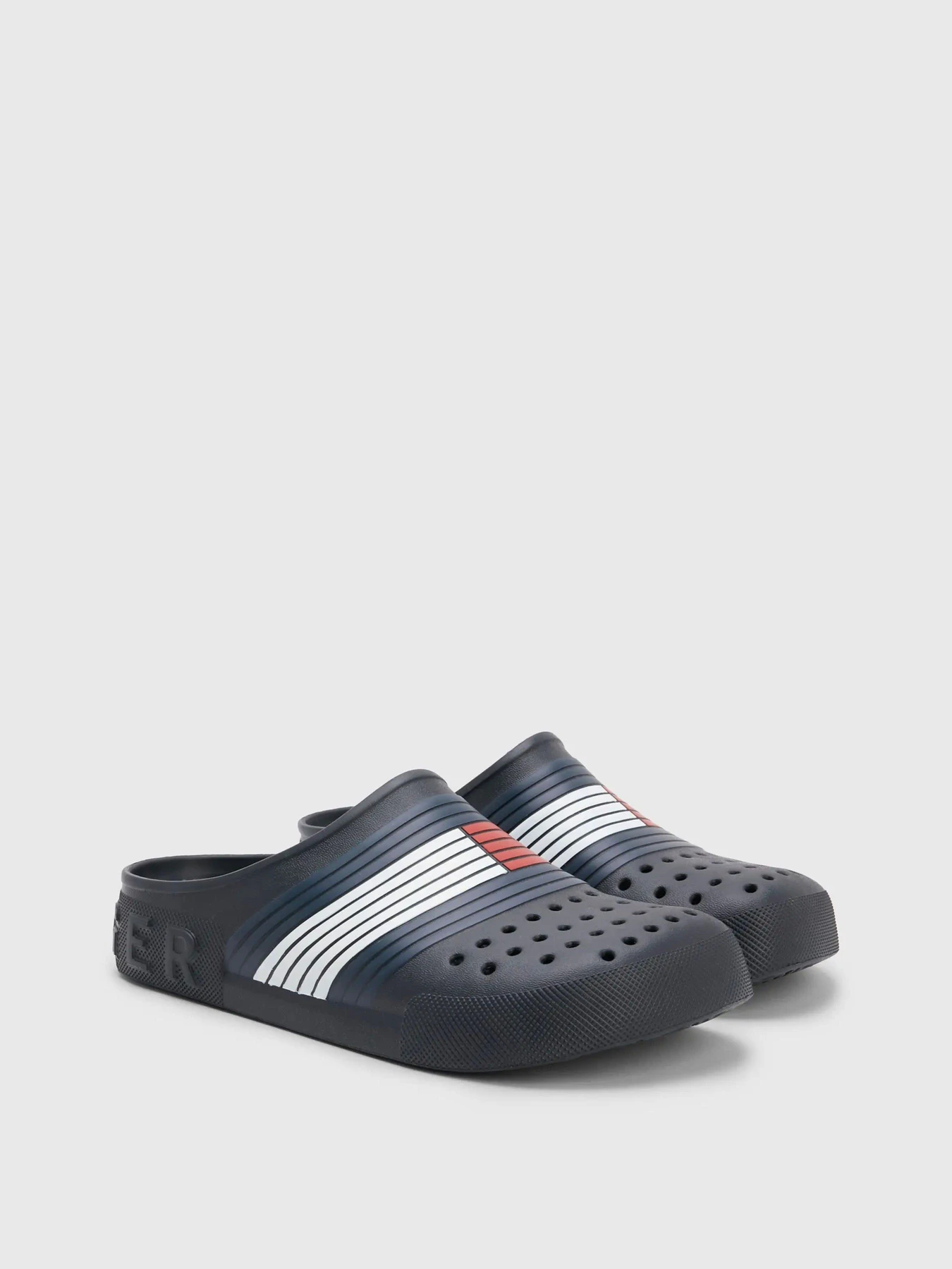 Шлёпанцы Tommy Hilfiger модель FM0FM04467-DW5 Шлёпанцы Tommy Hilfiger модель FM0FM04467-DW5 Фото