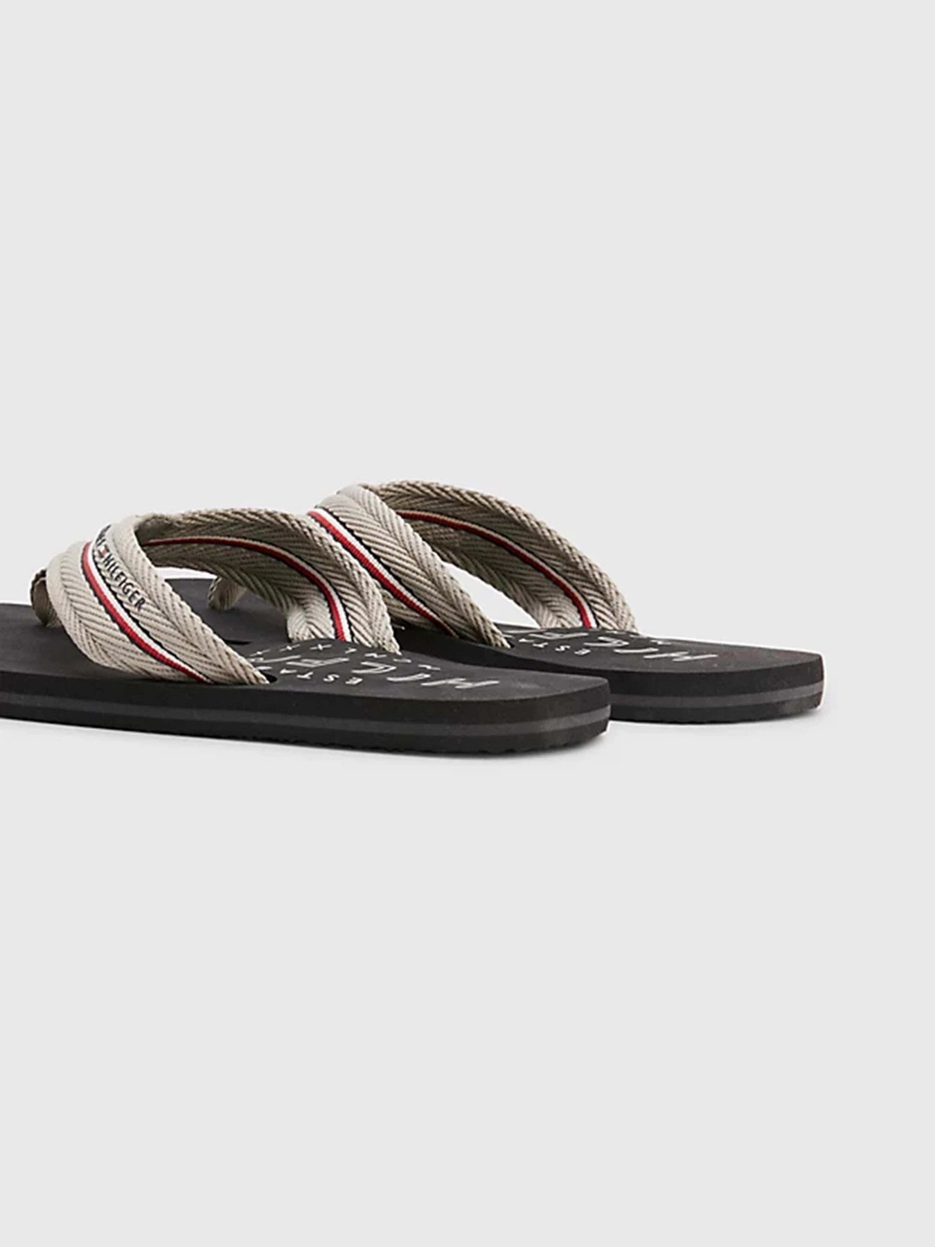 Шлёпанцы Tommy Hilfiger модель FM0FM04471-AEP Шлёпанцы Tommy Hilfiger модель FM0FM04471-AEP Фото