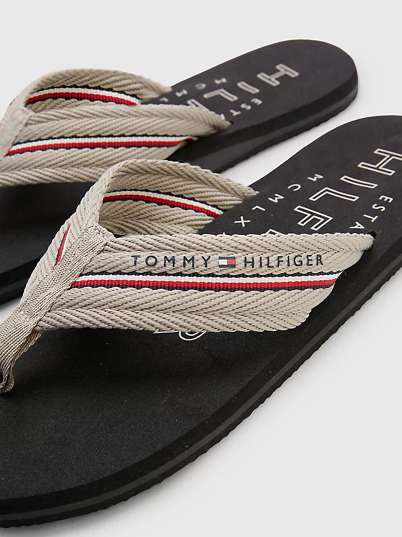 Шлёпанцы Tommy Hilfiger модель FM0FM04471-AEP Шлёпанцы Tommy Hilfiger модель FM0FM04471-AEP Фото