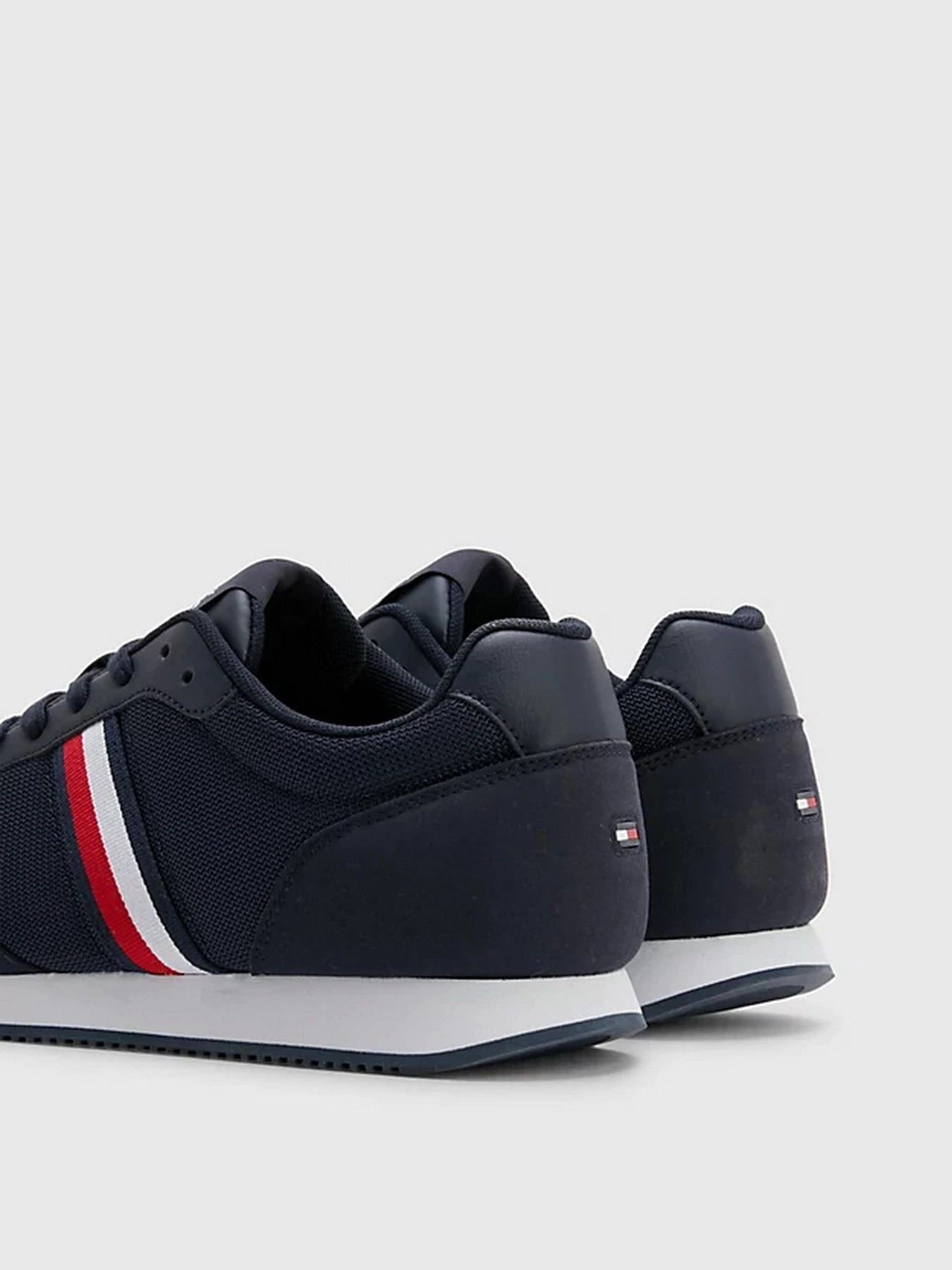 Кроссовки Tommy Hilfiger модель FM0FM04504-DW5 Кроссовки Tommy Hilfiger модель FM0FM04504-DW5 Фото