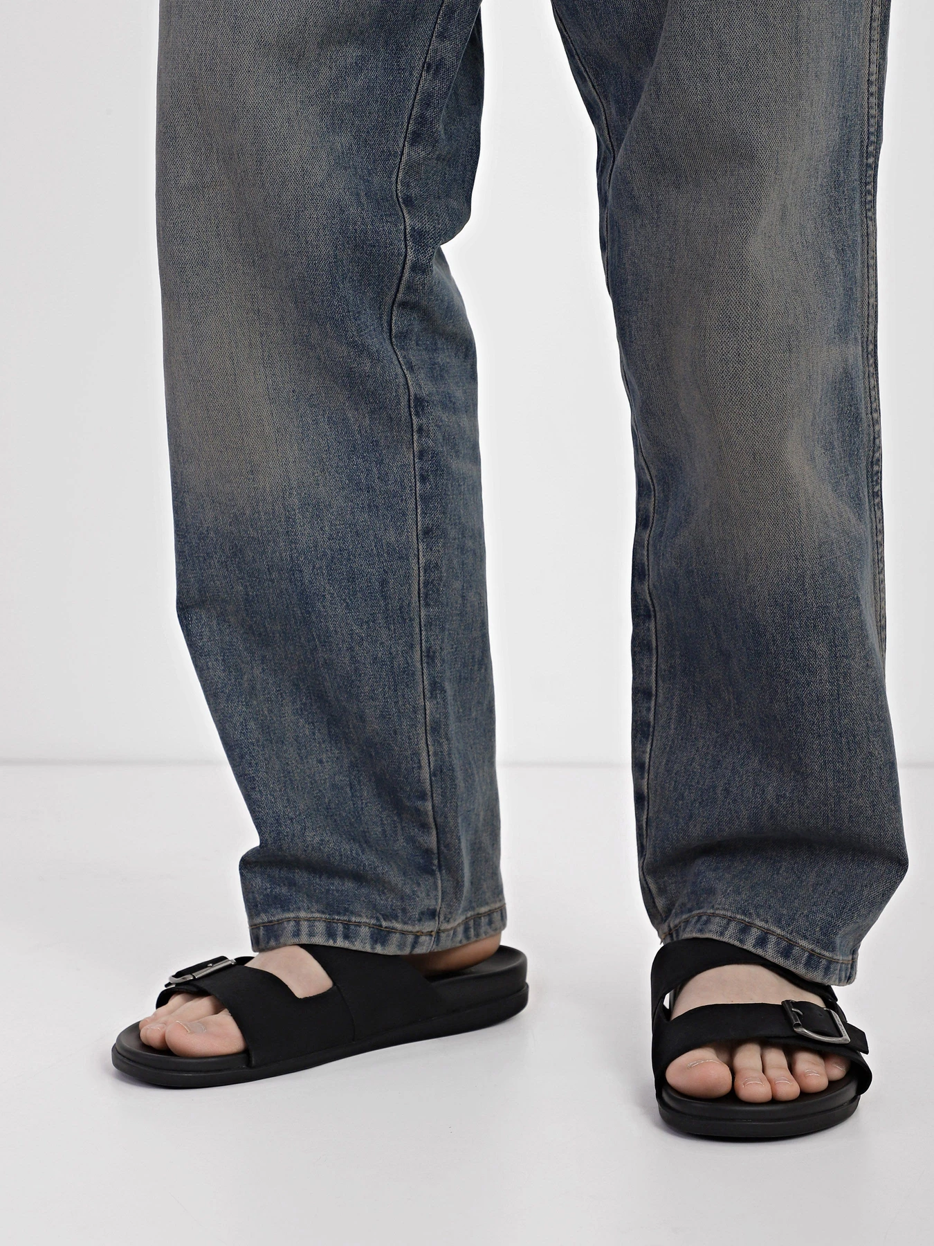 Шлёпанцы Tommy Hilfiger модель FM0FM04633-BDS Шлёпанцы Tommy Hilfiger модель FM0FM04633-BDS Фото