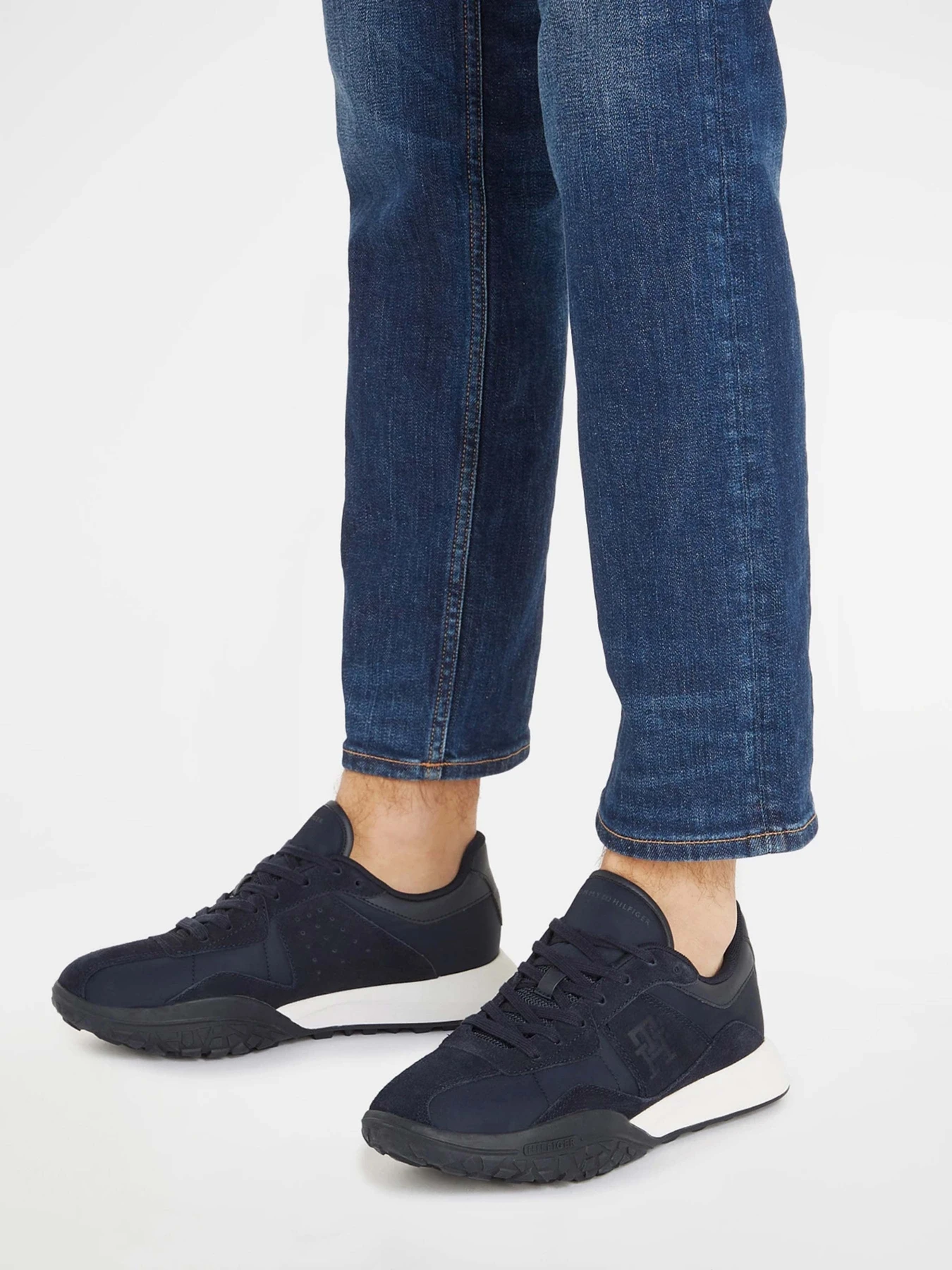 Кроссовки Tommy Hilfiger RETRO MODERN REPREVE® модель FM0FM04703-DW6 Кроссовки Tommy Hilfiger RETRO MODERN REPREVE® модель FM0FM04703-DW6 Фото