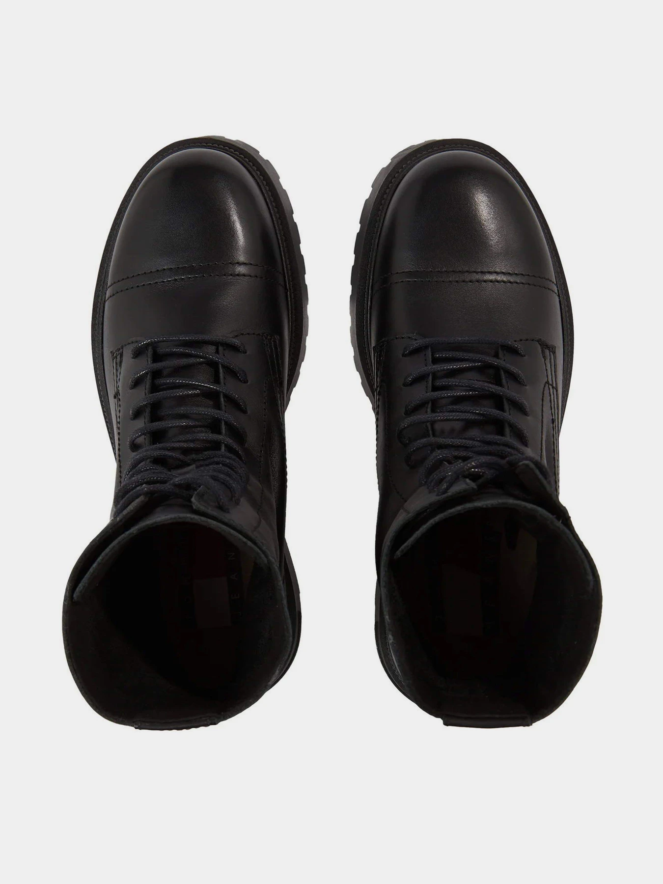 Ботинки и сапоги Tommy Hilfiger Lace-Up Cleat Debossed Logo Mid Boots модель EM0EM01244-BDS Ботинки и сапоги Tommy Hilfiger Lace-Up Cleat Debossed Logo Mid Boots модель EM0EM01244-BDS Фото