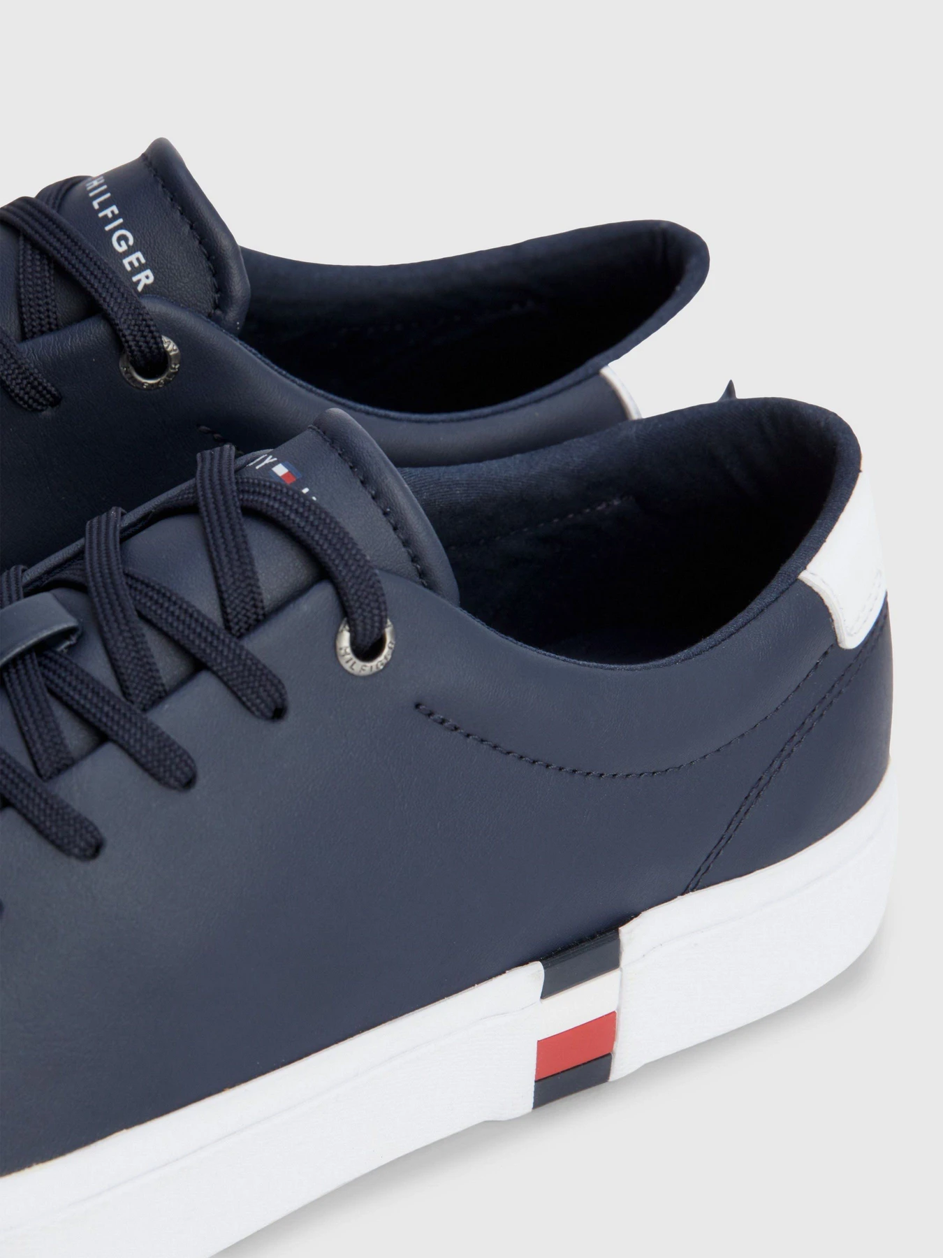 Кеды Tommy Hilfiger SIGNATURE модель FM0FM04589-DW5 Кеды Tommy Hilfiger SIGNATURE модель FM0FM04589-DW5 Фото