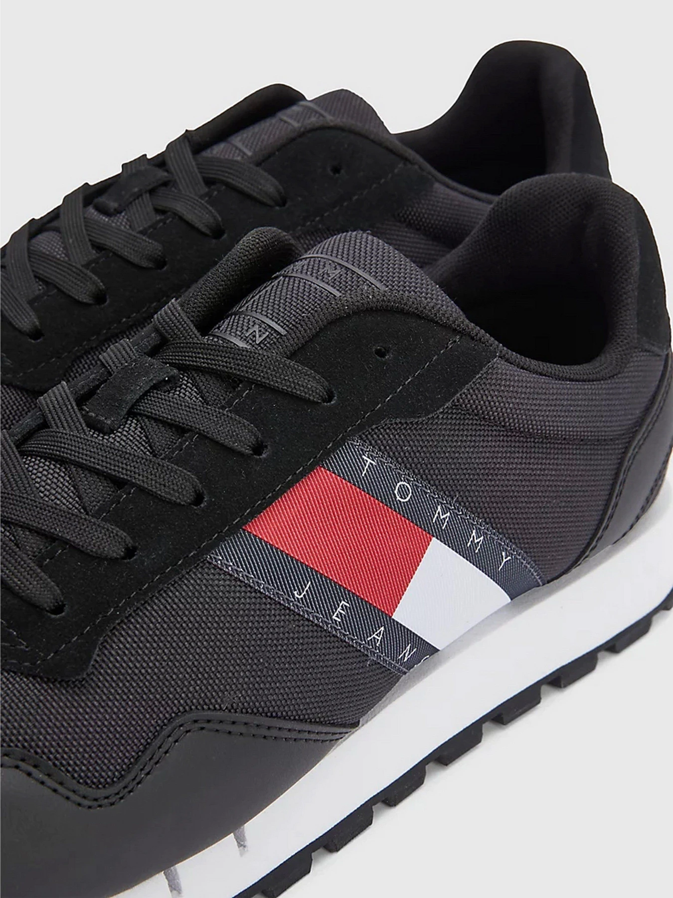 Кроссовки Tommy Hilfiger модель EM0EM01081-BDS Кроссовки Tommy Hilfiger модель EM0EM01081-BDS Фото
