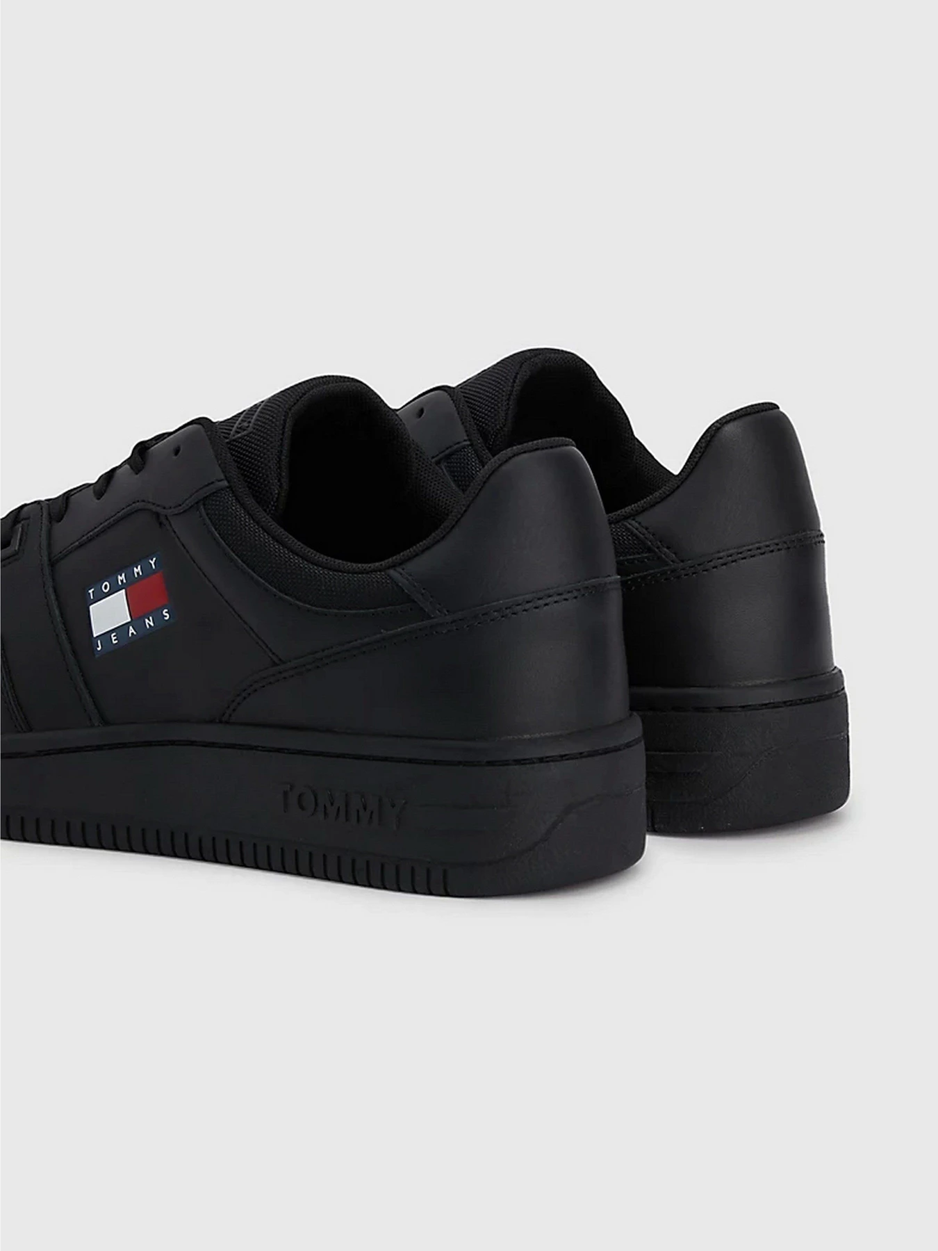 Кроссовки Tommy Hilfiger модель EM0EM00955-0GK Кроссовки Tommy Hilfiger модель EM0EM00955-0GK Фото