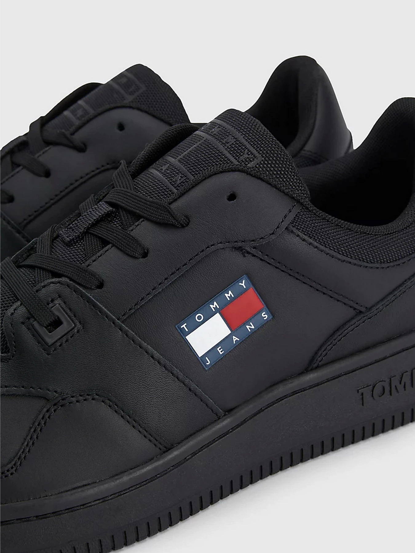 Кроссовки Tommy Hilfiger модель EM0EM00955-0GK Кроссовки Tommy Hilfiger модель EM0EM00955-0GK Фото