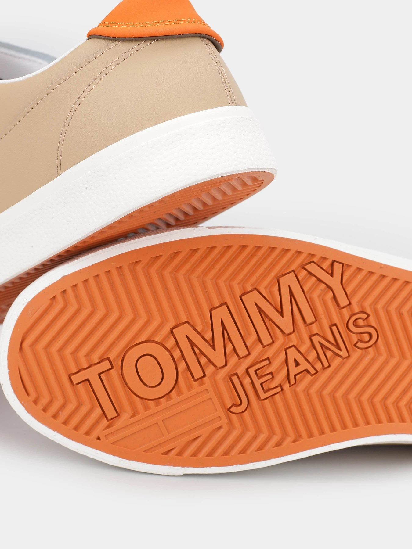 Кеды Tommy Hilfiger CONTRAST HEEL LACE UP модель EM0EM01341-AB0 Кеды Tommy Hilfiger CONTRAST HEEL LACE UP модель EM0EM01341-AB0 Фото
